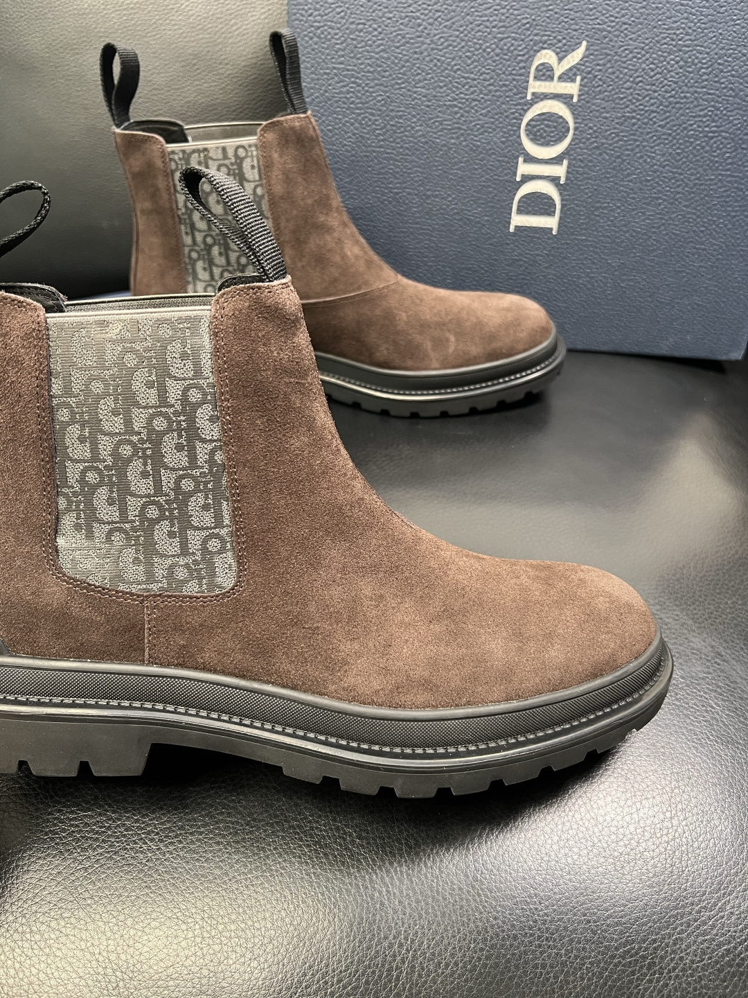 Dior 顶级工艺品 迪奥 高帮靴子专柜同步原厂配置，意大利进口原版牛皮拼布面料，透气舒适进口水染牛里垫