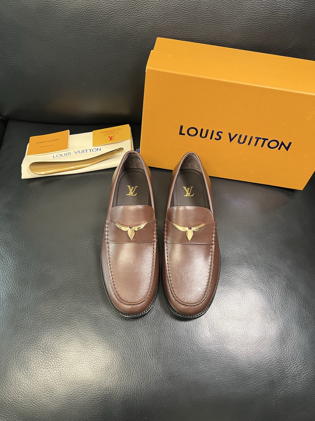 Lv 高品质 顶级工艺品 路易威登 皮鞋专柜同步原厂配置，鞋面意大利进口，进口水染牛皮内里，鞋底：原厂特