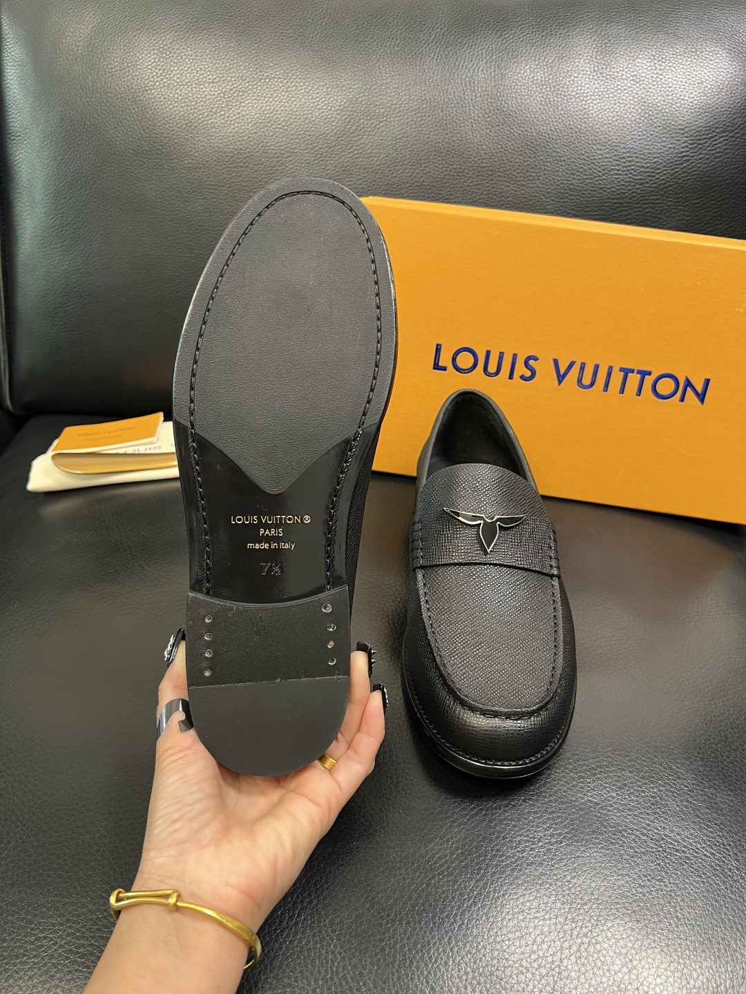 Lv 高品质 顶级工艺品 路易威登 皮鞋专柜同步原厂配置，鞋面意大利进口，进口水染牛皮内里，鞋底：原厂特