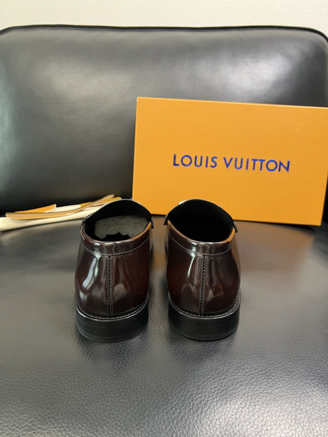 Lv 高品质 顶级工艺品 路易威登 皮鞋专柜同步原厂配置，鞋面意大利进口，进口水染牛皮内里，鞋底：原厂特