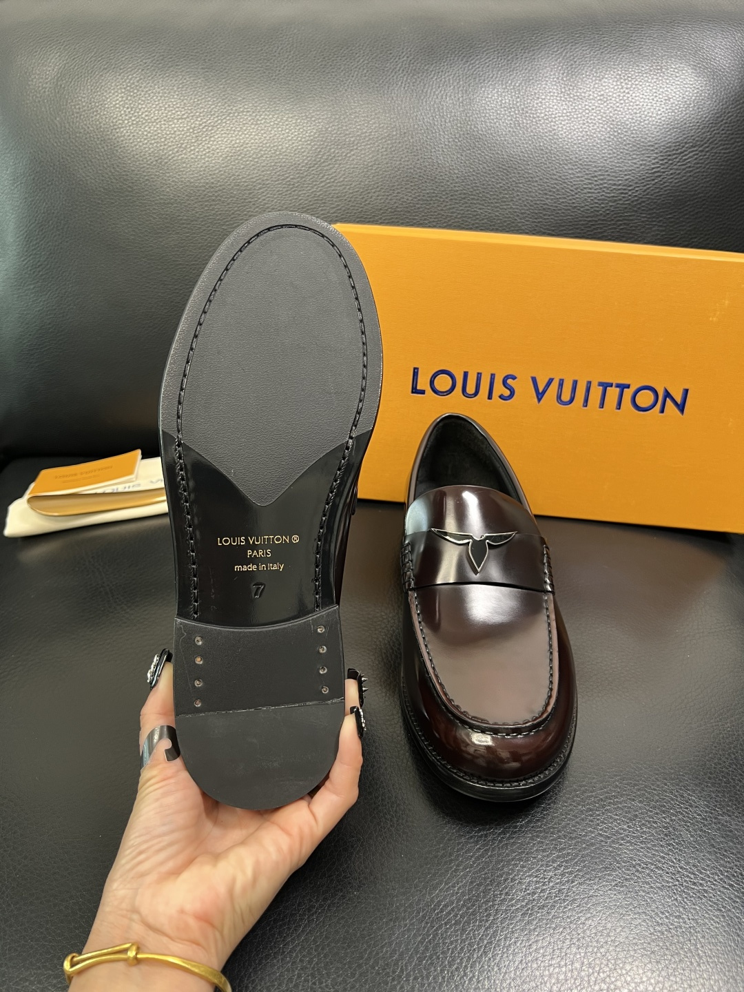 Lv 高品质 顶级工艺品 路易威登 皮鞋专柜同步原厂配置，鞋面意大利进口，进口水染牛皮内里，鞋底：原厂特