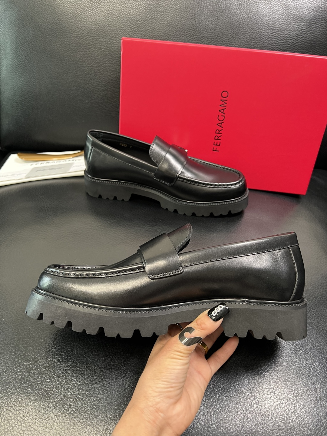 Ferragamo 高品质 顶级工艺品 菲拉格慕 专柜同步发售原厂配置，意大利进口原版牛皮，进口水染牛里