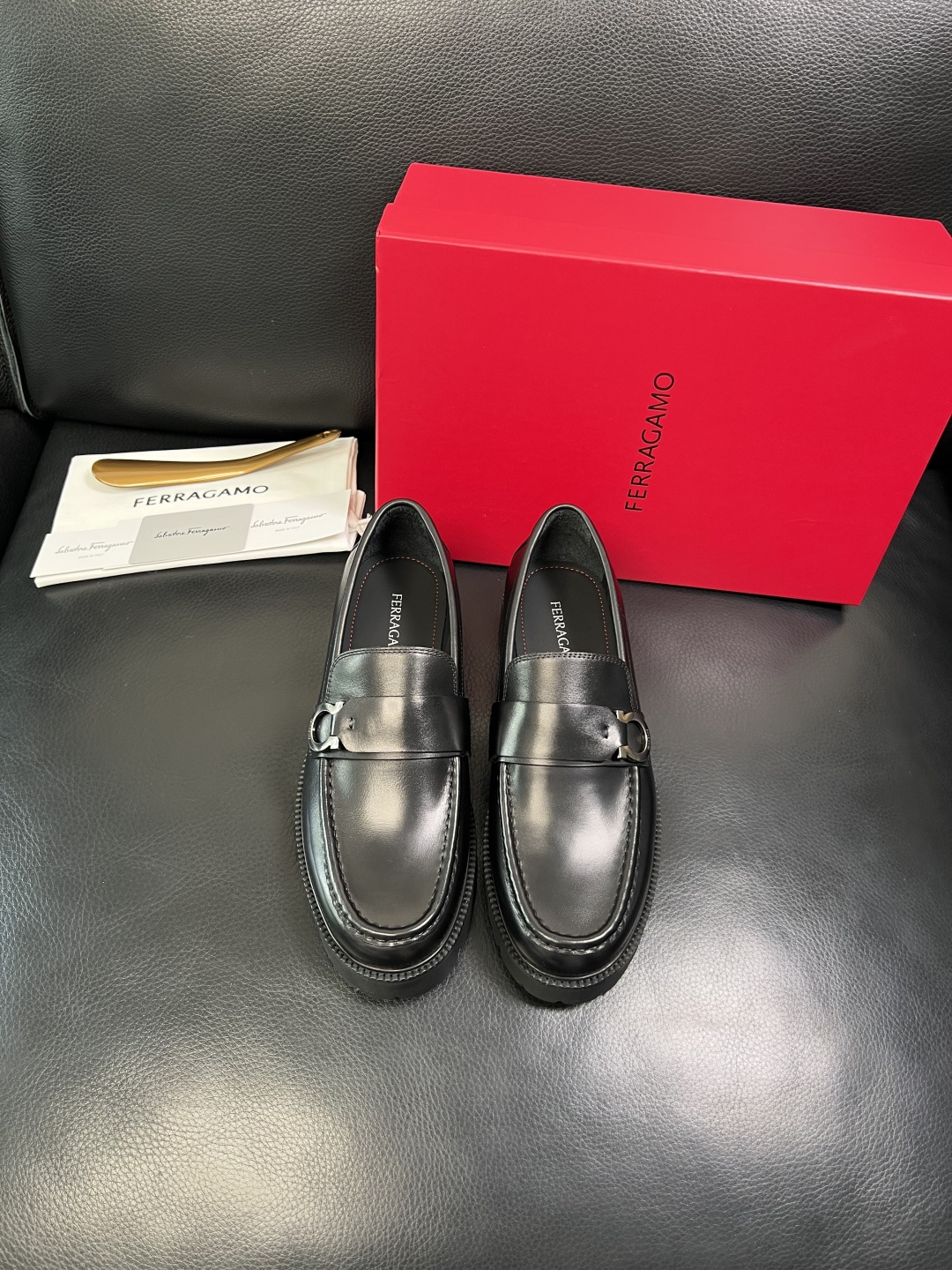 Ferragamo 高品质 顶级工艺品 菲拉格慕 专柜同步发售原厂配置，意大利进口原版牛皮，进口水染牛里