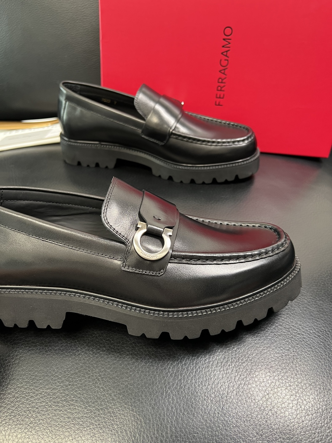 Ferragamo 高品质 顶级工艺品 菲拉格慕 专柜同步发售原厂配置，意大利进口原版牛皮，进口水染牛里