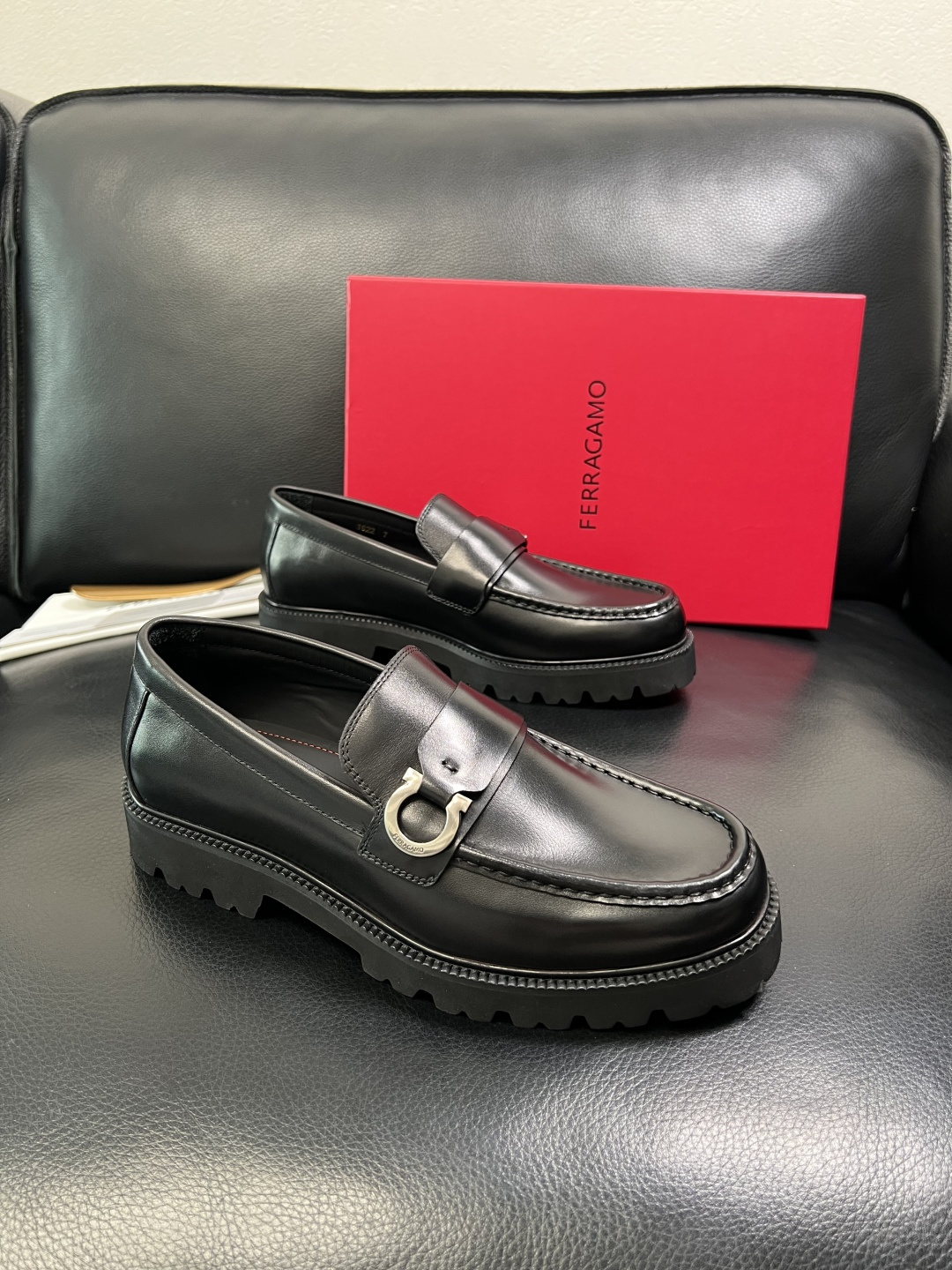 Ferragamo 高品质 顶级工艺品 菲拉格慕 专柜同步发售原厂配置，意大利进口原版牛皮，进口水染牛里