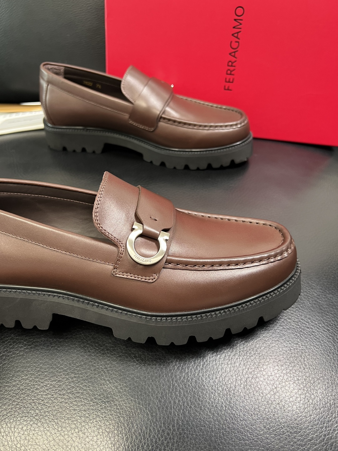 Ferragamo 高品质 顶级工艺品 菲拉格慕 专柜同步发售原厂配置，意大利进口原版牛皮，进口水染牛里