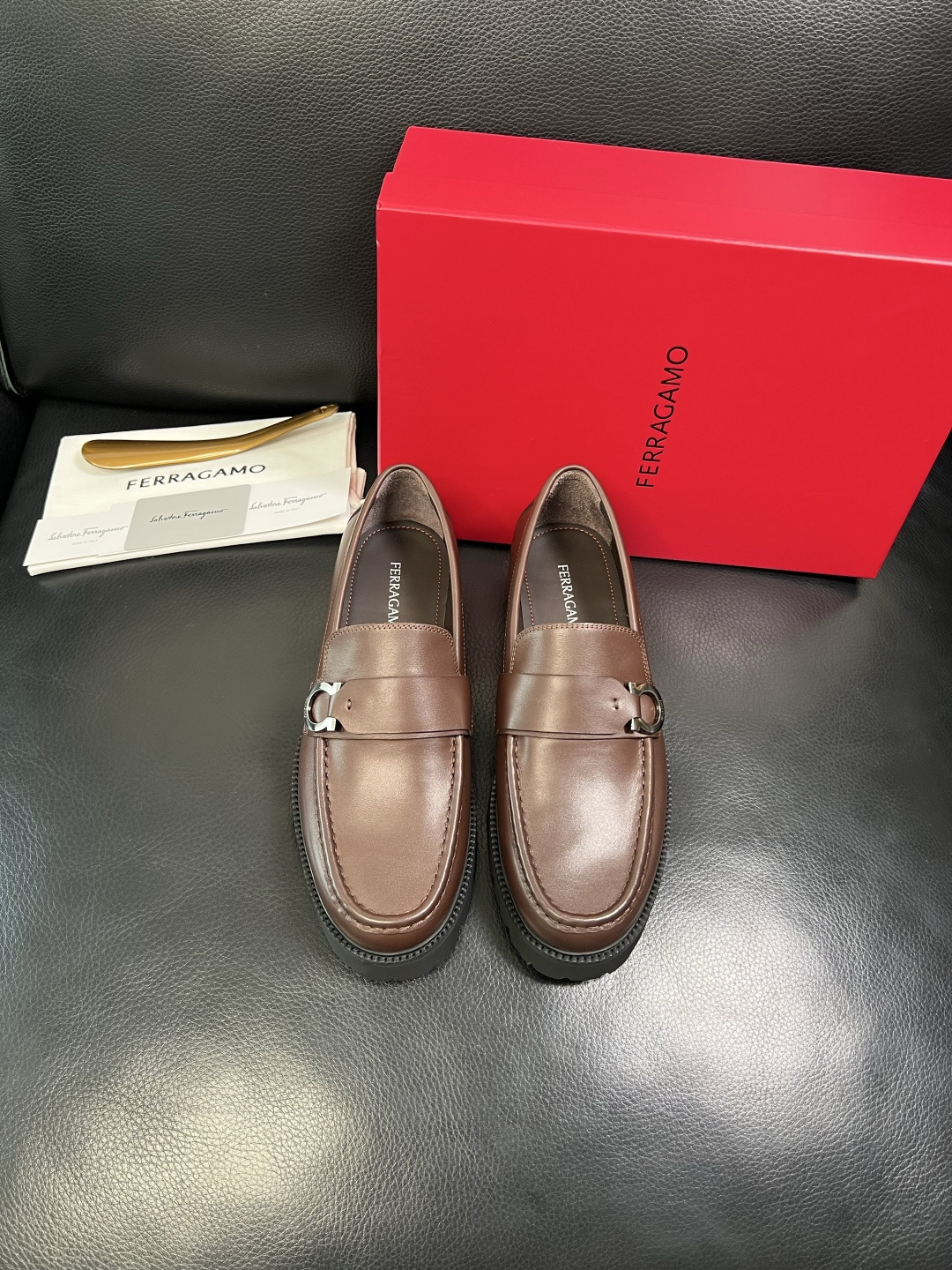 Ferragamo 高品质 顶级工艺品 菲拉格慕 专柜同步发售原厂配置，意大利进口原版牛皮，进口水染牛里