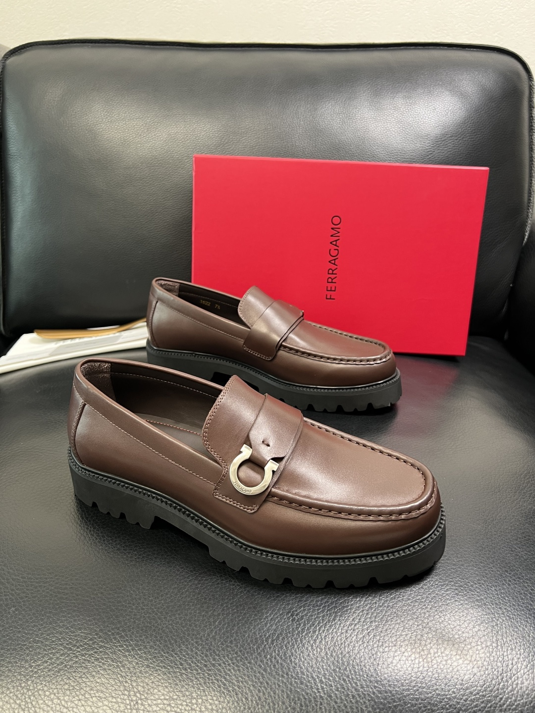 Ferragamo 高品质 顶级工艺品 菲拉格慕 专柜同步发售原厂配置，意大利进口原版牛皮，进口水染牛里