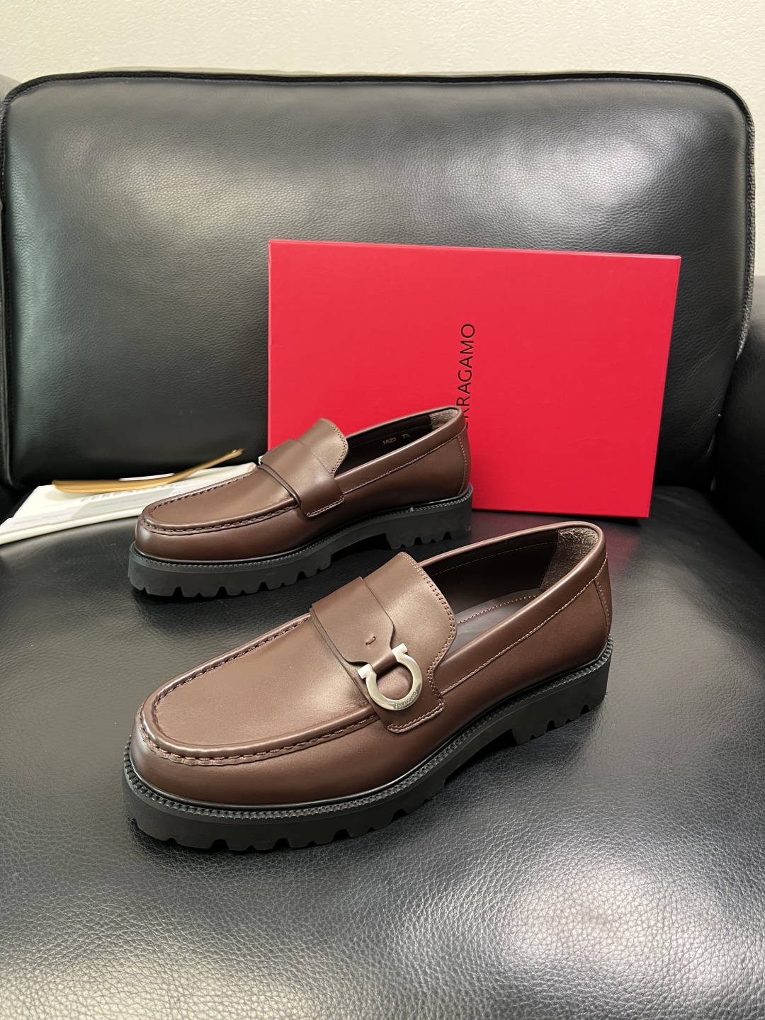 Ferragamo 高品质 顶级工艺品 菲拉格慕 专柜同步发售原厂配置，意大利进口原版牛皮，进口水染牛里