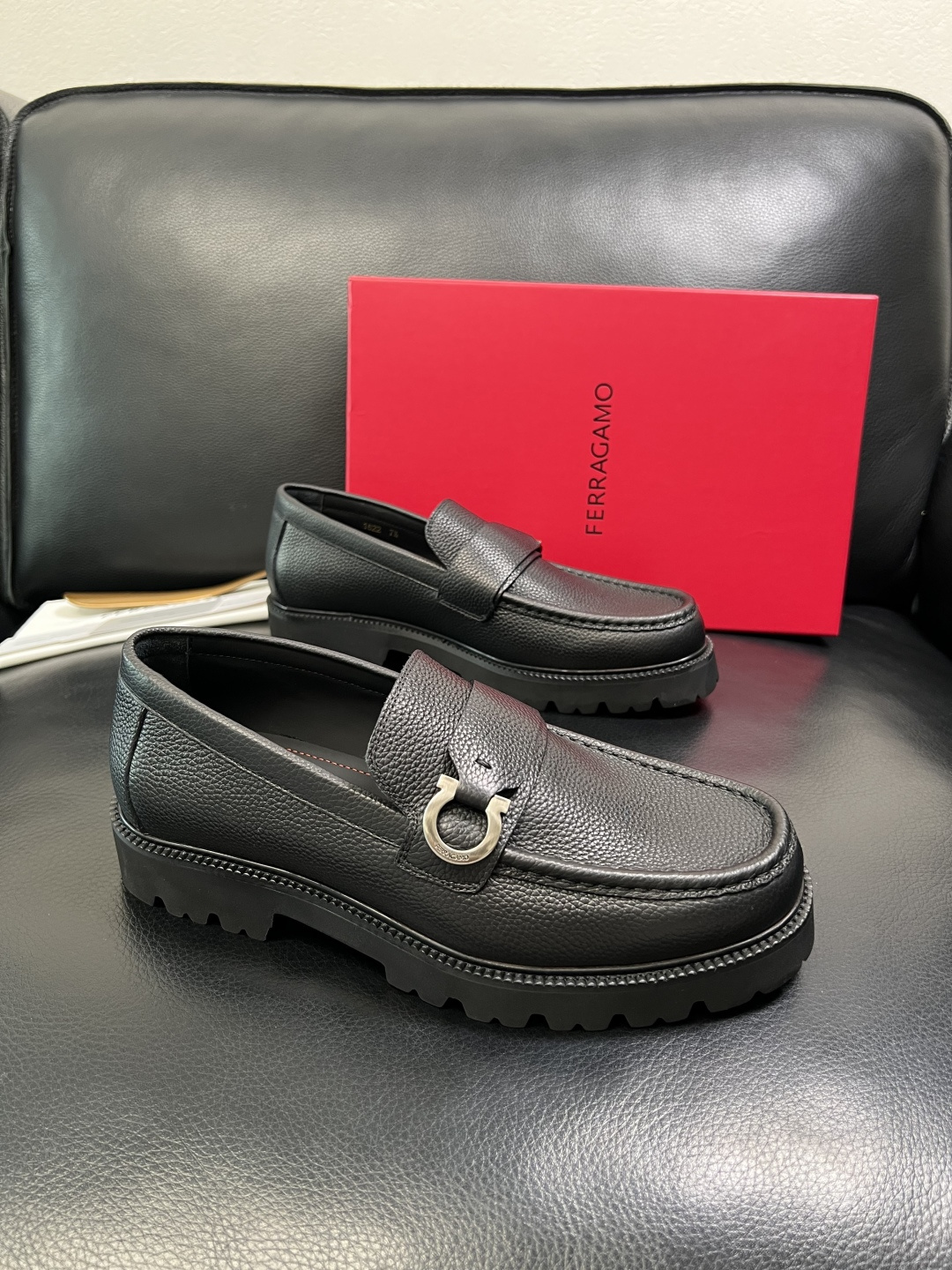 Ferragamo 高品质 顶级工艺品 菲拉格慕 专柜同步发售原厂配置，意大利进口原版牛皮，进口水染牛里