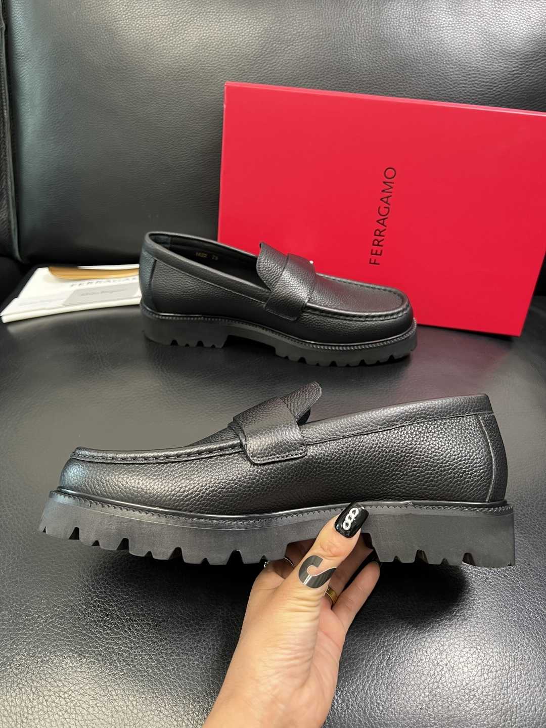 Ferragamo 高品质 顶级工艺品 菲拉格慕 专柜同步发售原厂配置，意大利进口原版牛皮，进口水染牛里