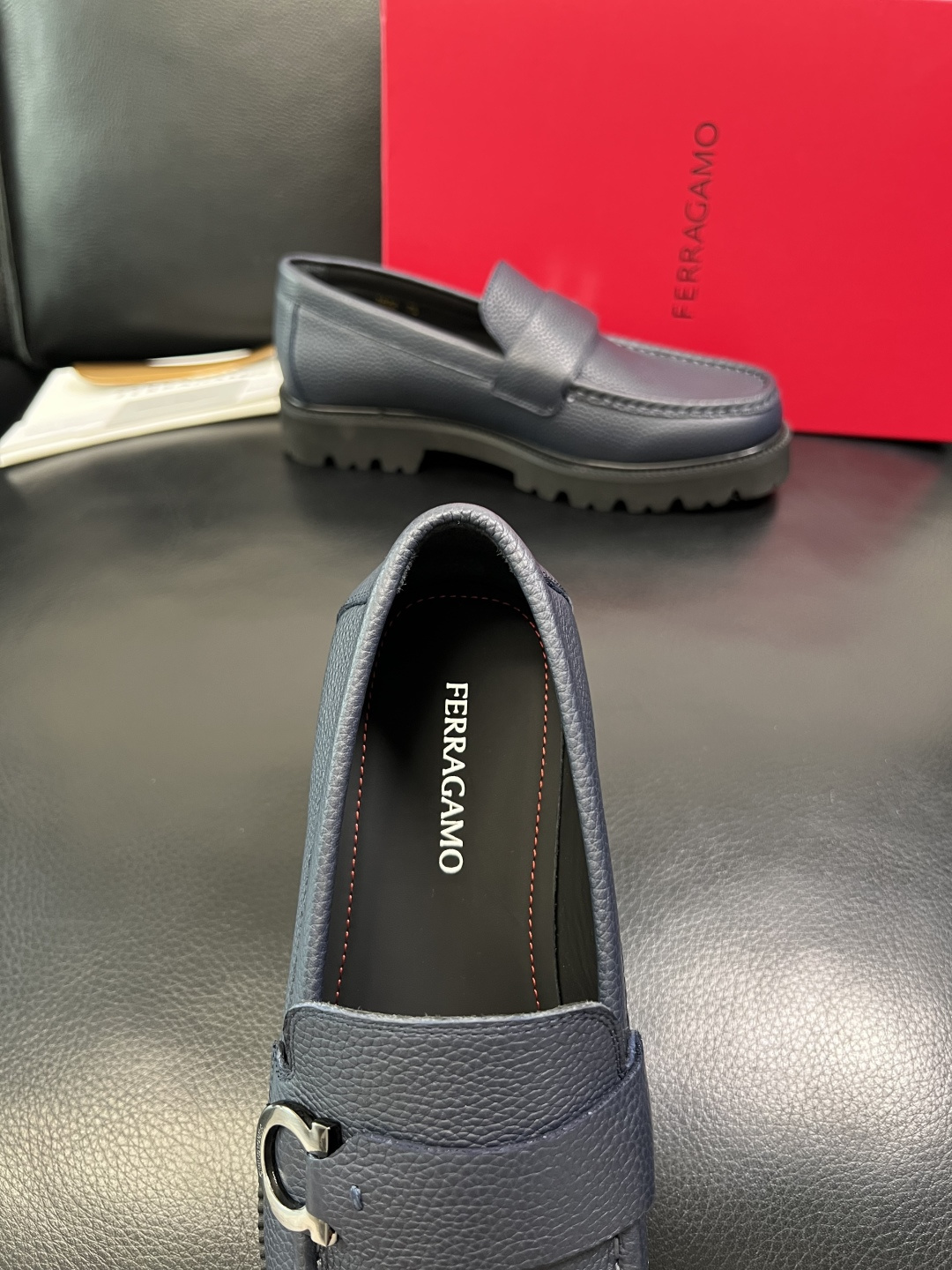 Ferragamo 高品质 顶级工艺品 菲拉格慕 专柜同步发售原厂配置，意大利进口原版牛皮，进口水染牛里