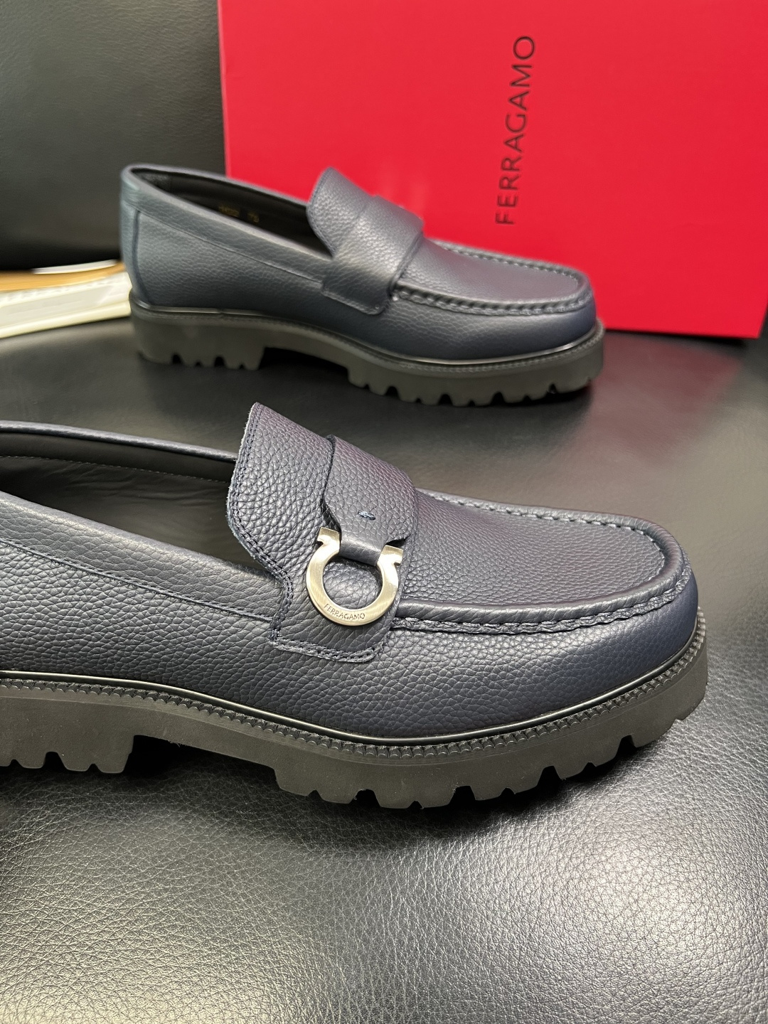 Ferragamo 高品质 顶级工艺品 菲拉格慕 专柜同步发售原厂配置，意大利进口原版牛皮，进口水染牛里