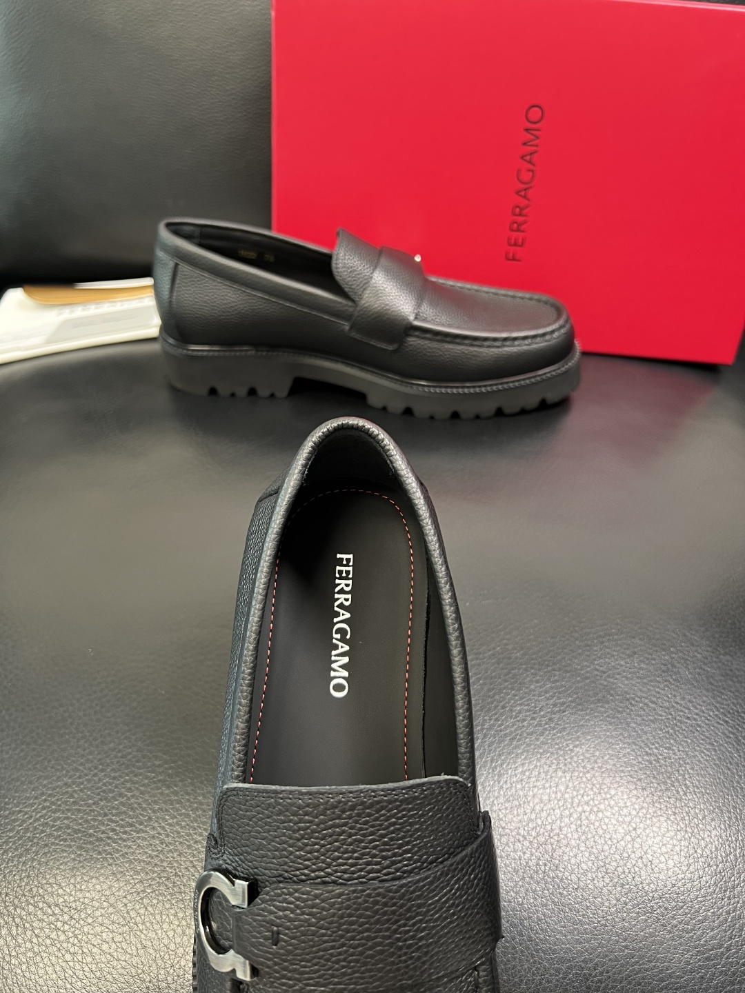 Ferragamo 高品质 顶级工艺品 菲拉格慕 专柜同步发售原厂配置，意大利进口原版牛皮，进口水染牛里