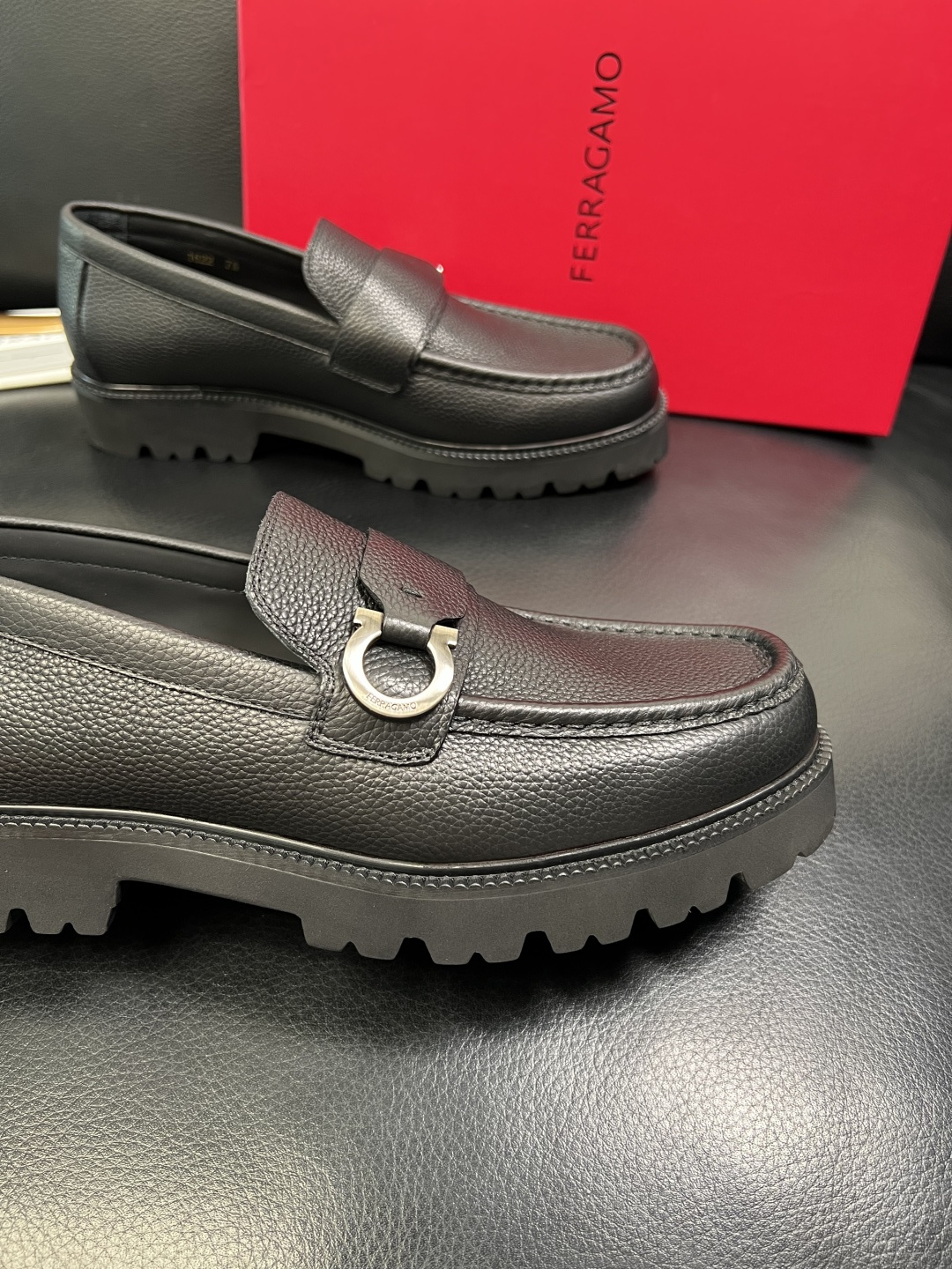 Ferragamo 高品质 顶级工艺品 菲拉格慕 专柜同步发售原厂配置，意大利进口原版牛皮，进口水染牛里