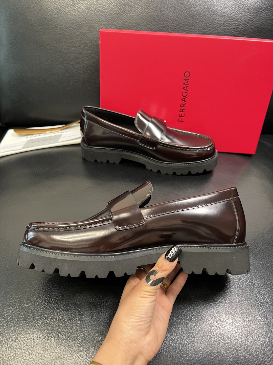 Ferragamo 高品质 顶级工艺品 菲拉格慕 专柜同步发售原厂配置，意大利进口原版牛皮，进口水染牛里