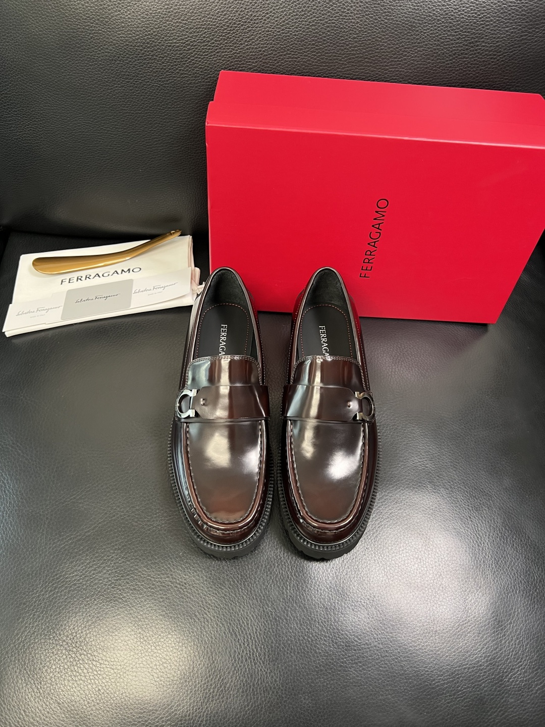 Ferragamo 高品质 顶级工艺品 菲拉格慕 专柜同步发售原厂配置，意大利进口原版牛皮，进口水染牛里