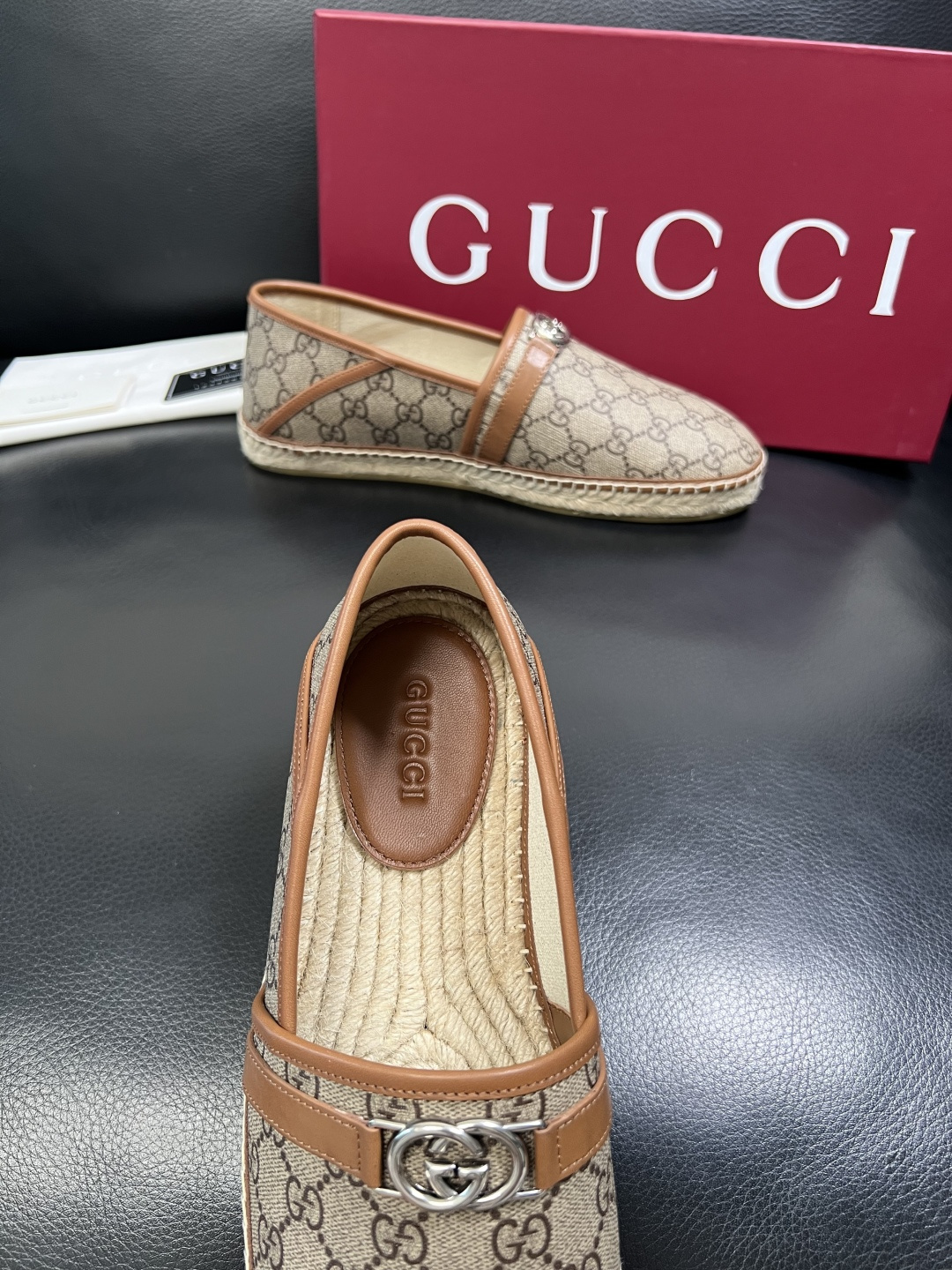 Gucci 高品质 顶级工艺品 古奇 专柜新款原厂配置，意大利进口牛皮面料，进口牛皮内里垫，透气舒适，鞋
