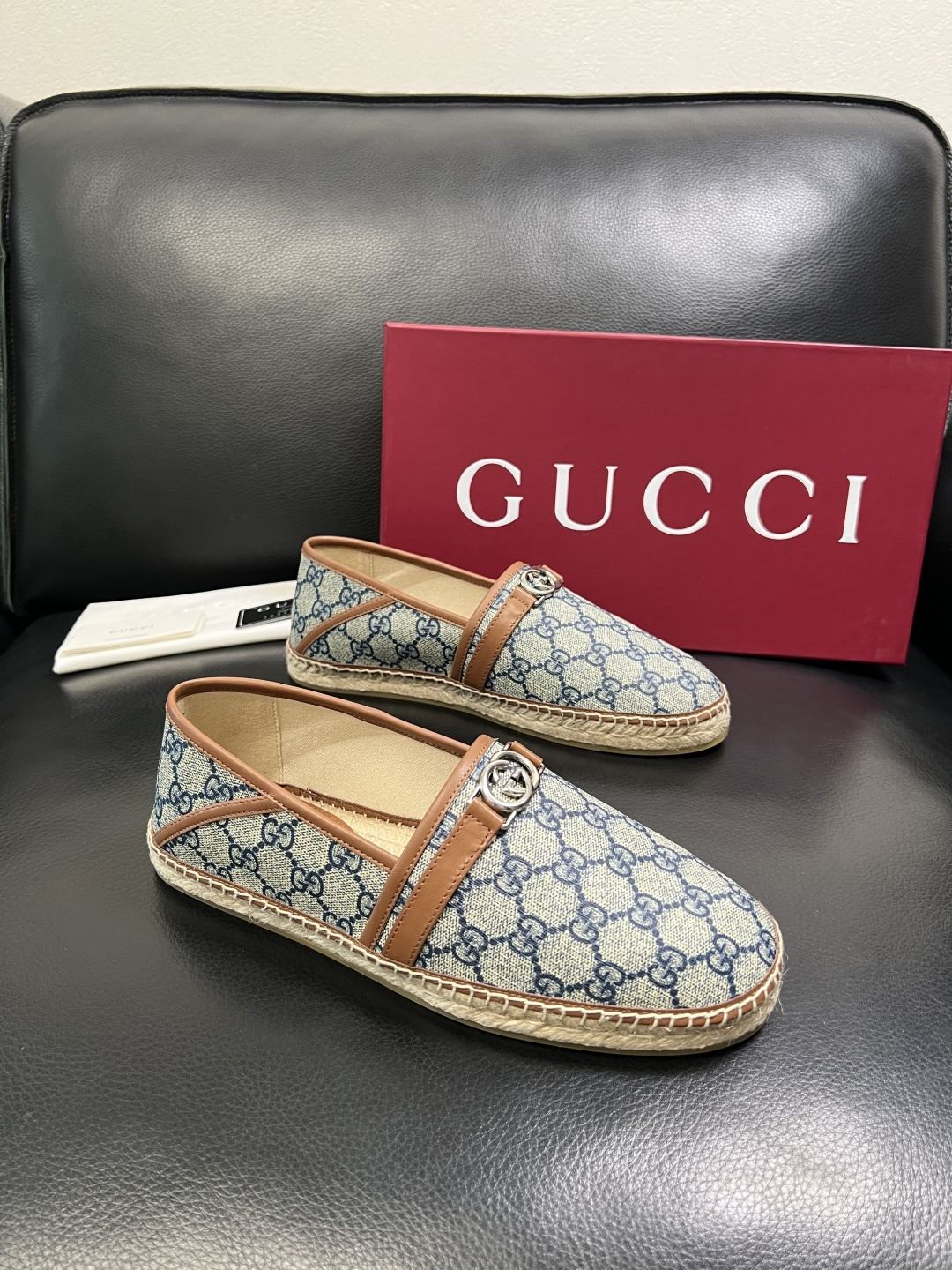 Gucci 高品质 顶级工艺品 古奇 专柜新款原厂配置，意大利进口牛皮面料，进口牛皮内里垫，透气舒适，鞋