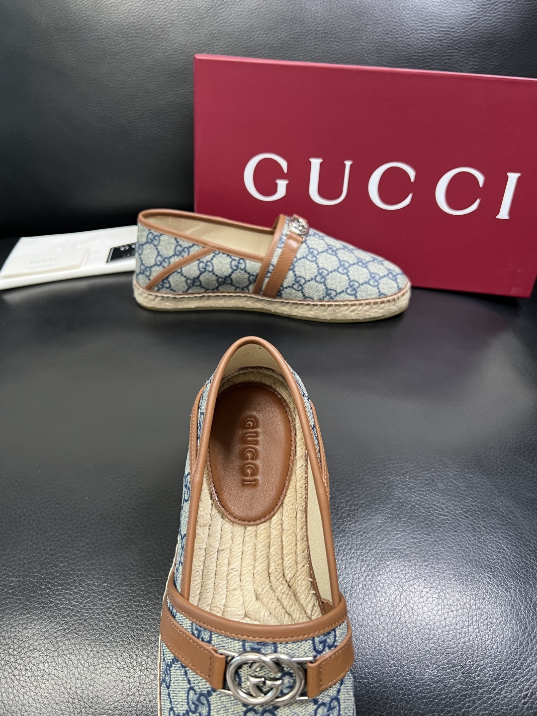 Gucci 高品质 顶级工艺品 古奇 专柜新款原厂配置，意大利进口牛皮面料，进口牛皮内里垫，透气舒适，鞋