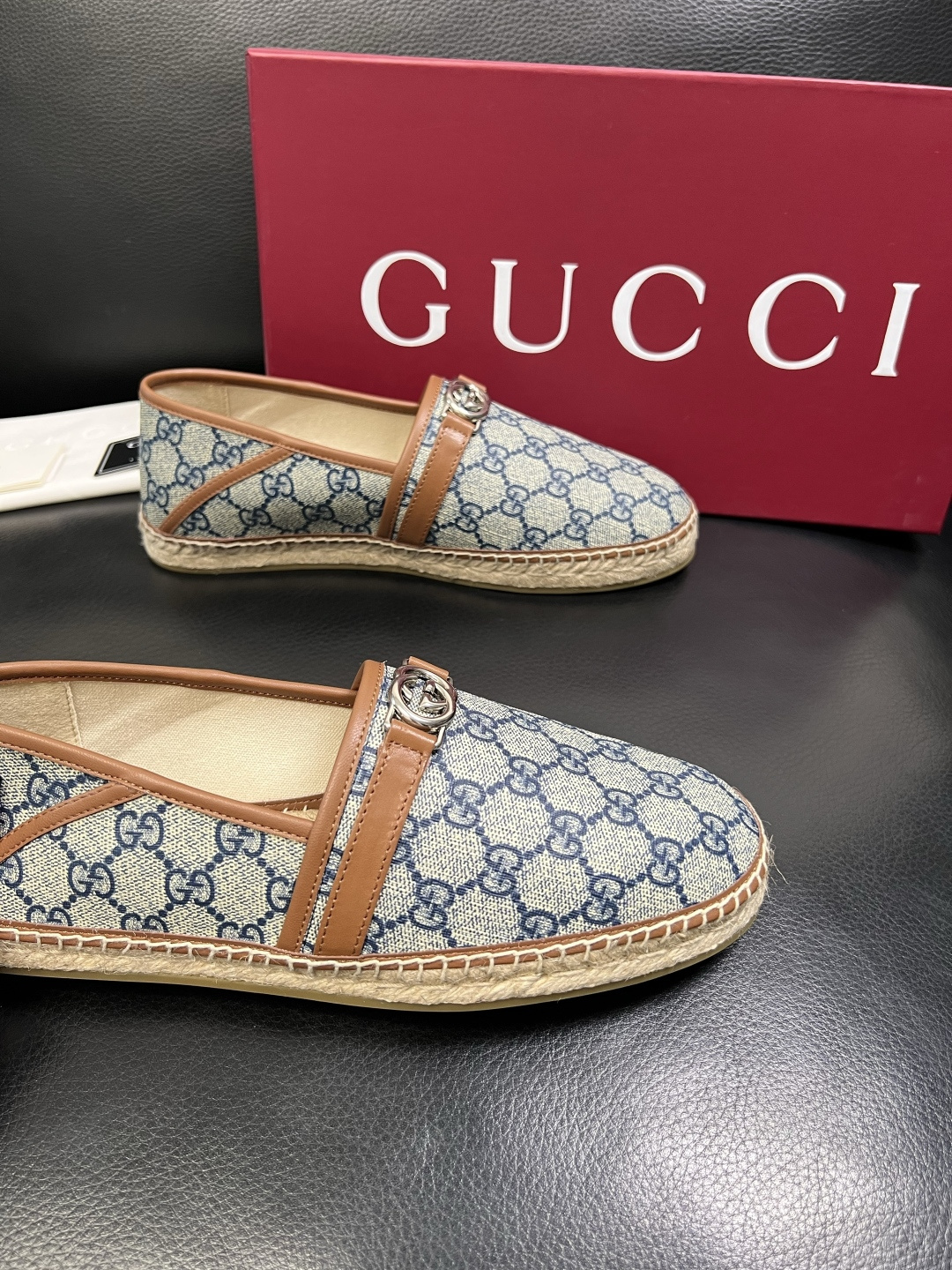 Gucci 高品质 顶级工艺品 古奇 专柜新款原厂配置，意大利进口牛皮面料，进口牛皮内里垫，透气舒适，鞋