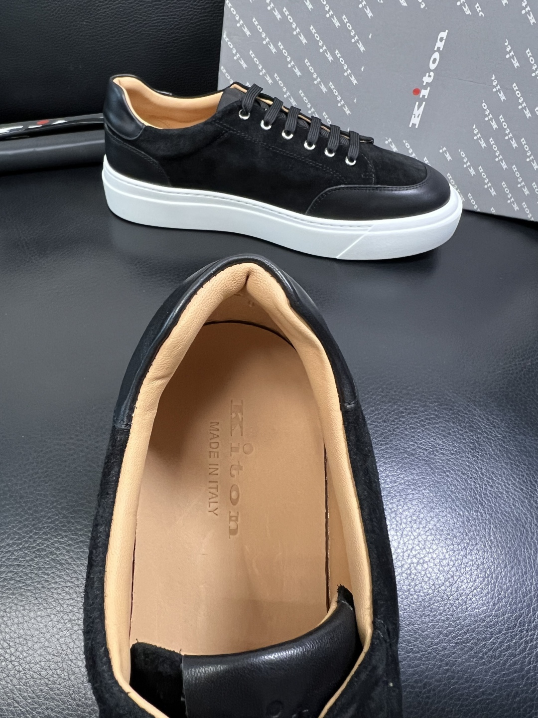 kiton 高品质 顶级工艺品，霍根 专柜同步，原厂配置意大利进口牛皮面料，进口牛皮内里垫，透气舒适，鞋