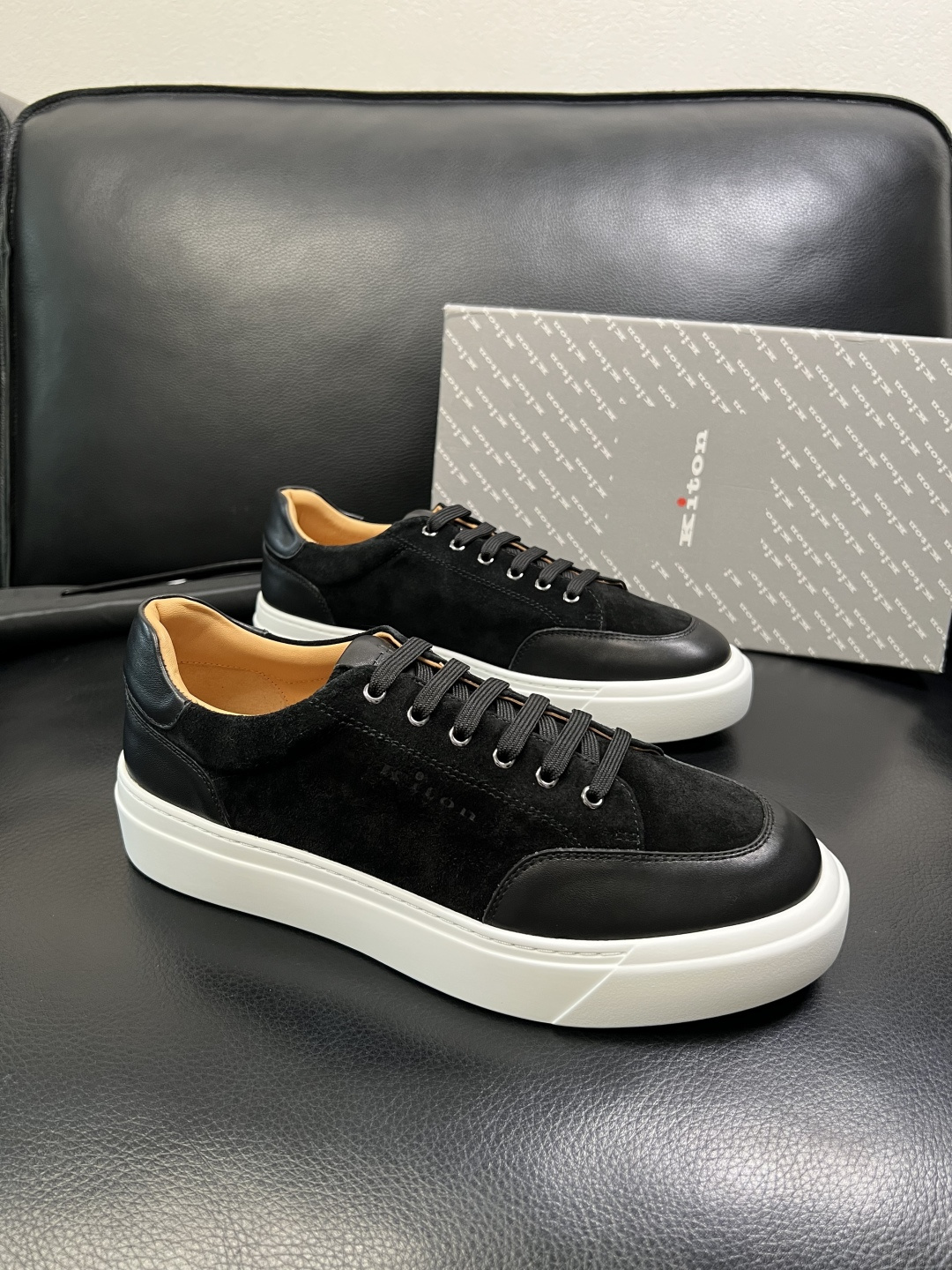 kiton 高品质 顶级工艺品，霍根 专柜同步，原厂配置意大利进口牛皮面料，进口牛皮内里垫，透气舒适，鞋