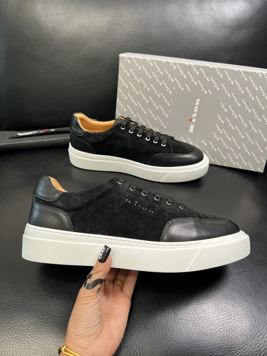 kiton 高品质 顶级工艺品，霍根 专柜同步，原厂配置意大利进口牛皮面料，进口牛皮内里垫，透气舒适，鞋