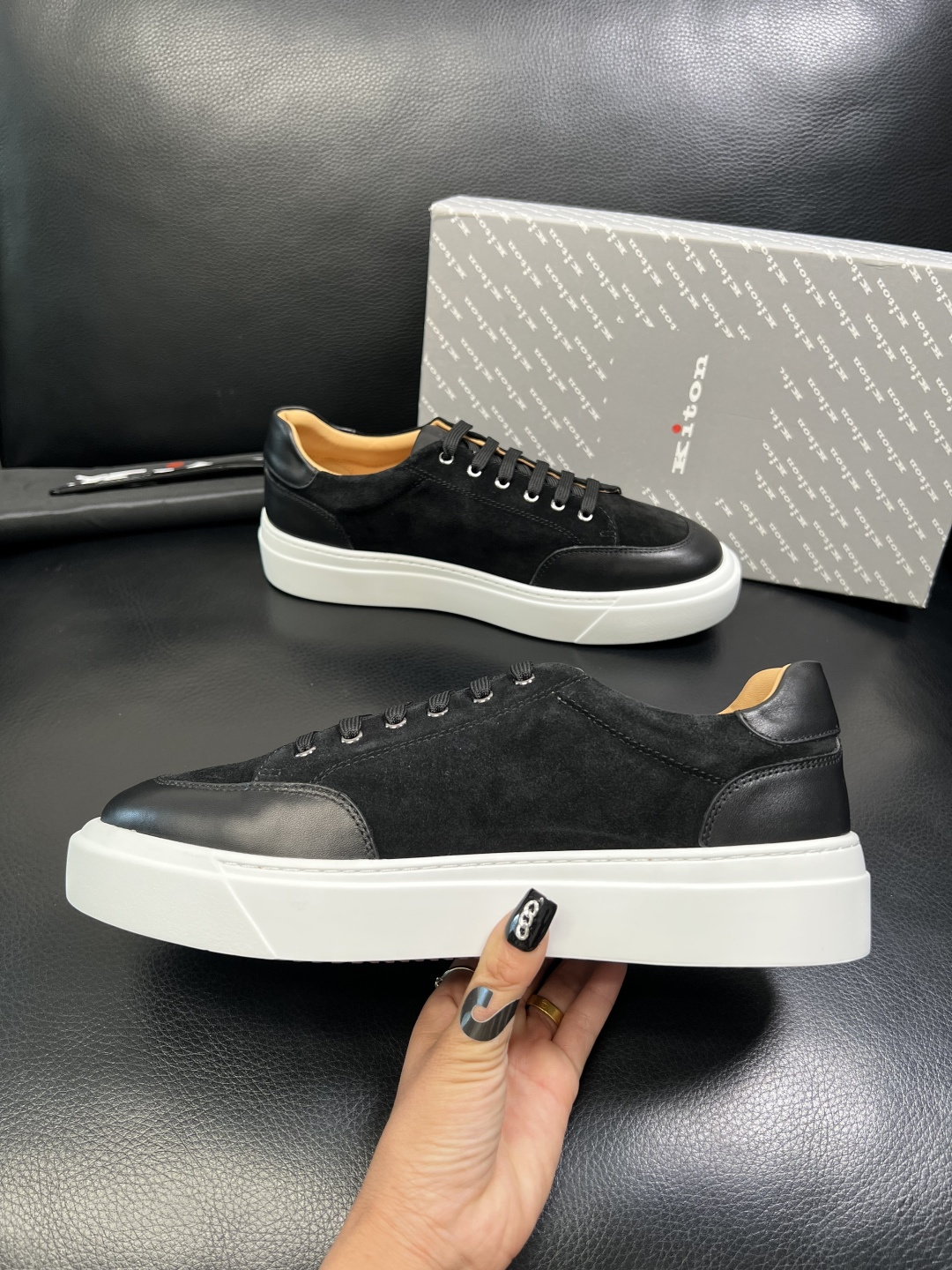 kiton 高品质 顶级工艺品，霍根 专柜同步，原厂配置意大利进口牛皮面料，进口牛皮内里垫，透气舒适，鞋