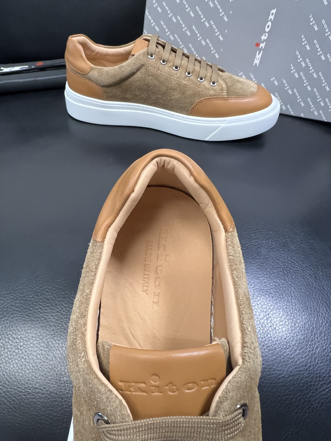 kiton 高品质 顶级工艺品，霍根 专柜同步，原厂配置意大利进口牛皮面料，进口牛皮内里垫，透气舒适，鞋