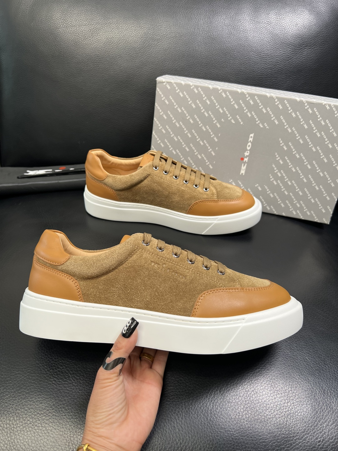 kiton 高品质 顶级工艺品，霍根 专柜同步，原厂配置意大利进口牛皮面料，进口牛皮内里垫，透气舒适，鞋