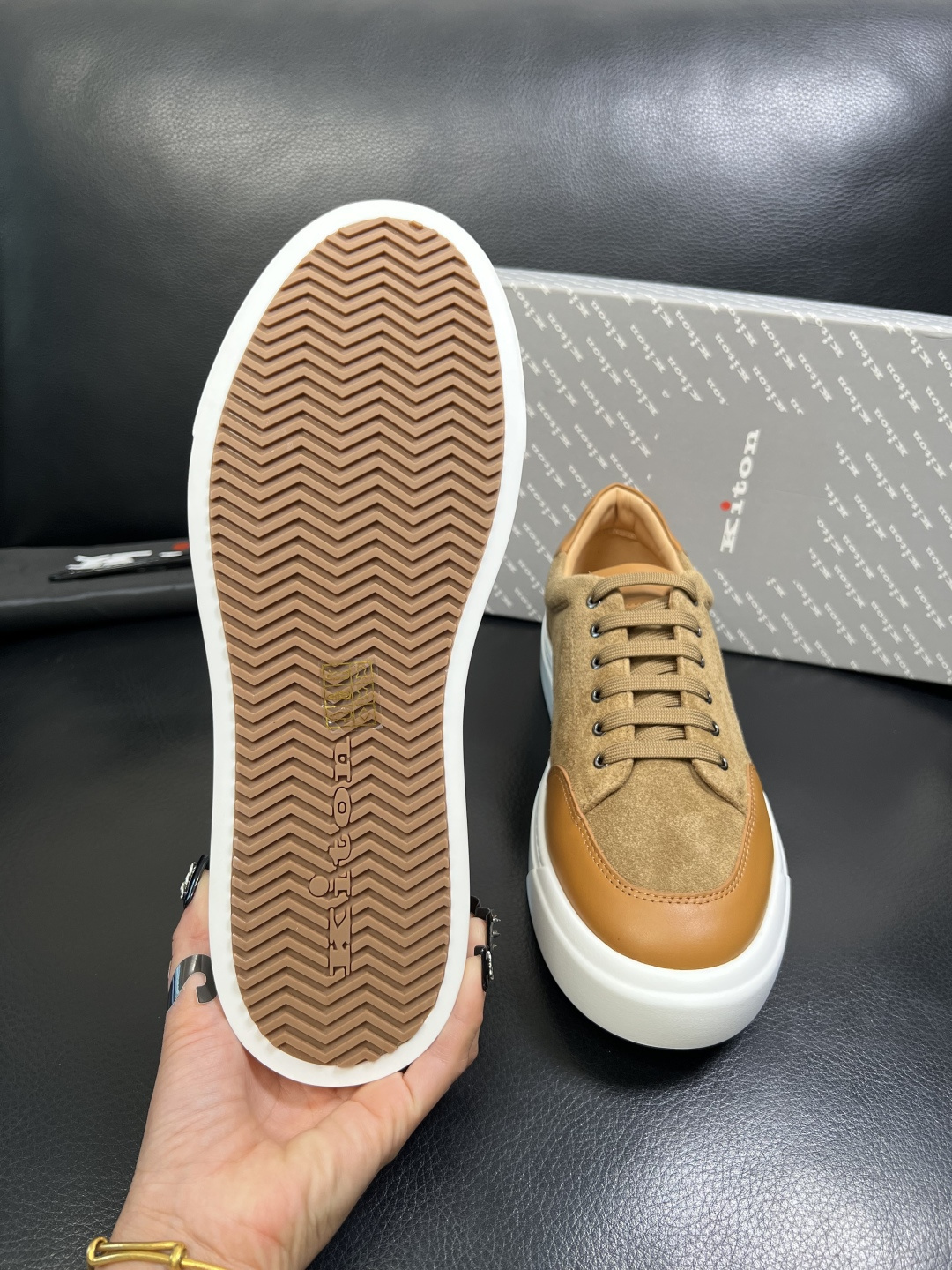 kiton 高品质 顶级工艺品，霍根 专柜同步，原厂配置意大利进口牛皮面料，进口牛皮内里垫，透气舒适，鞋