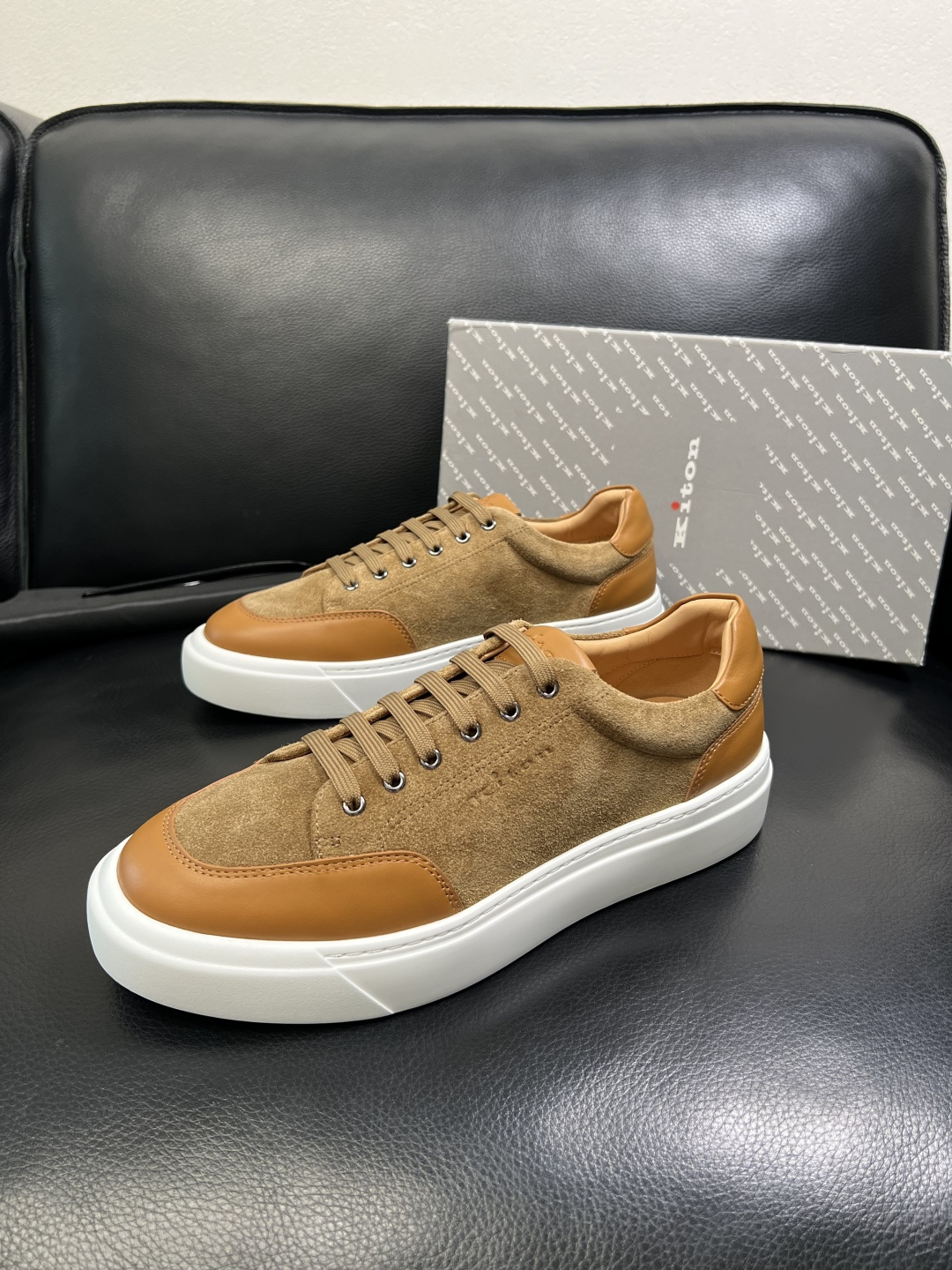 kiton 高品质 顶级工艺品，霍根 专柜同步，原厂配置意大利进口牛皮面料，进口牛皮内里垫，透气舒适，鞋