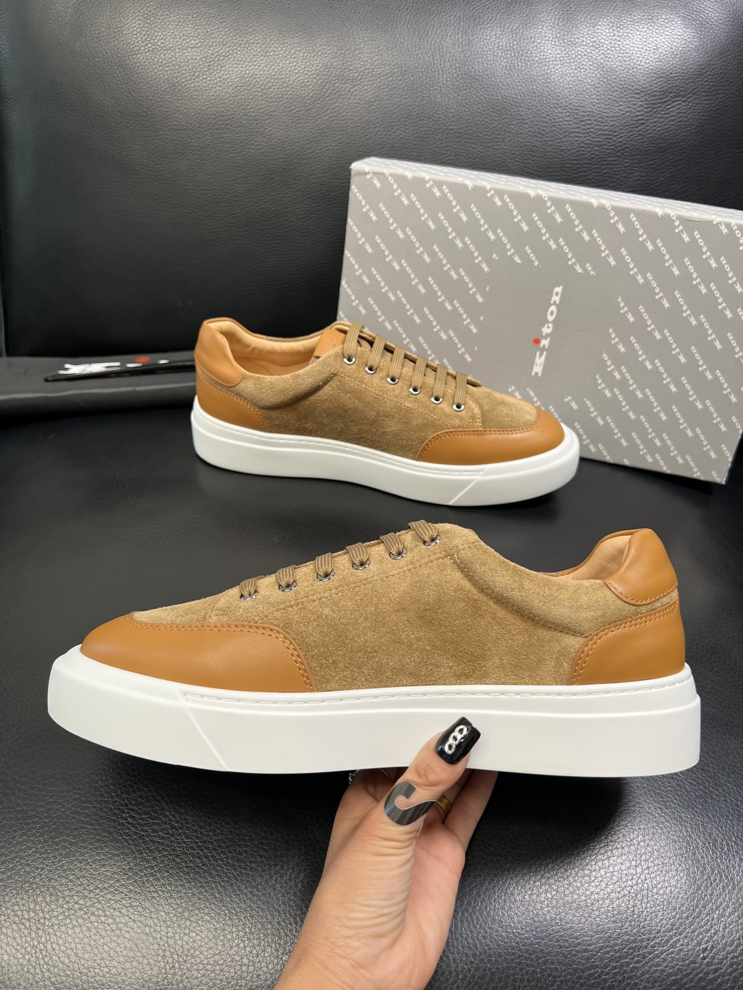 kiton 高品质 顶级工艺品，霍根 专柜同步，原厂配置意大利进口牛皮面料，进口牛皮内里垫，透气舒适，鞋