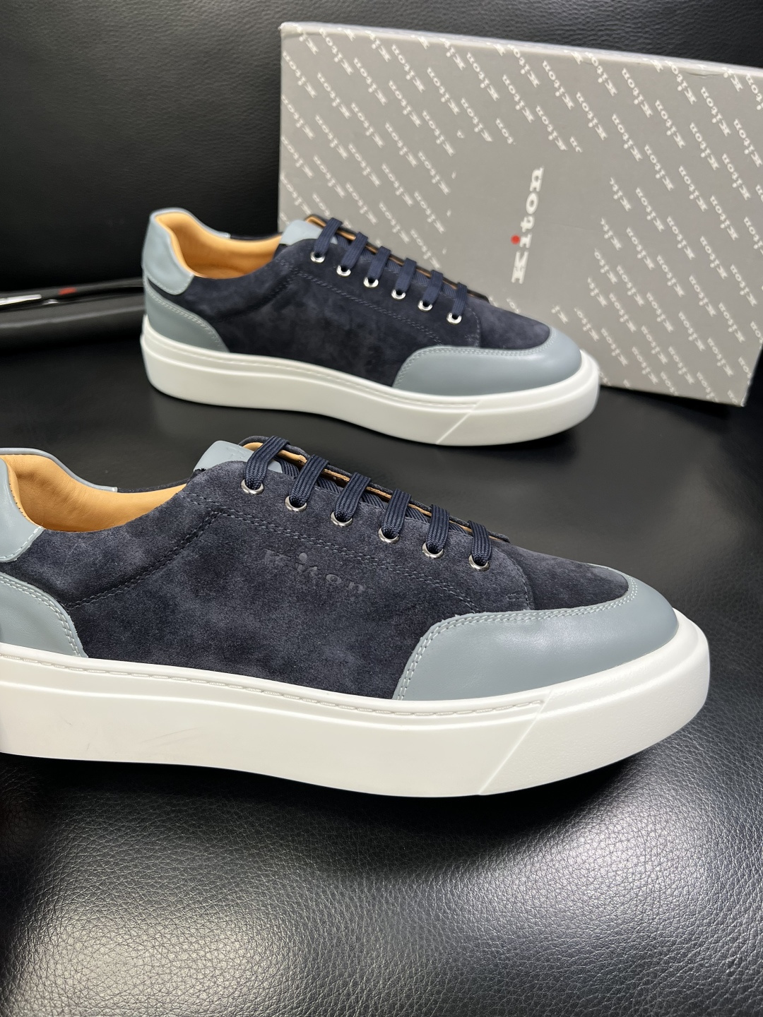 kiton 高品质 顶级工艺品，霍根 专柜同步，原厂配置意大利进口牛皮面料，进口牛皮内里垫，透气舒适，鞋