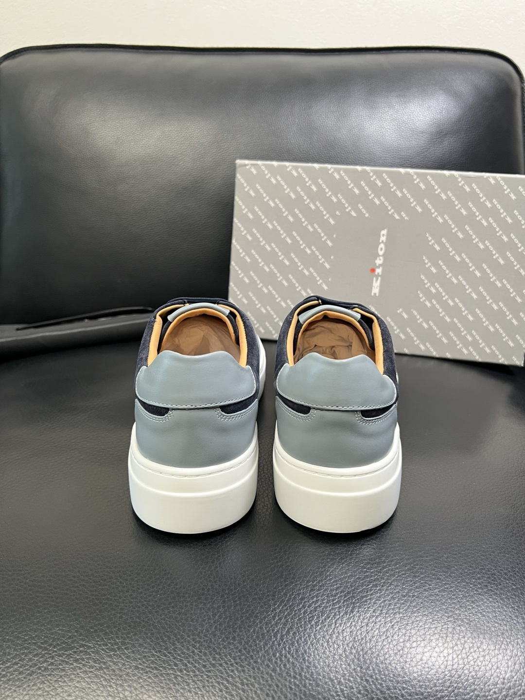 kiton 高品质 顶级工艺品，霍根 专柜同步，原厂配置意大利进口牛皮面料，进口牛皮内里垫，透气舒适，鞋