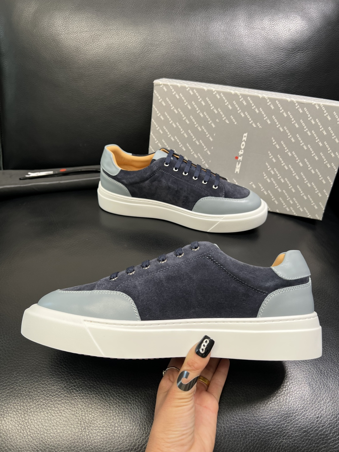 kiton 高品质 顶级工艺品，霍根 专柜同步，原厂配置意大利进口牛皮面料，进口牛皮内里垫，透气舒适，鞋