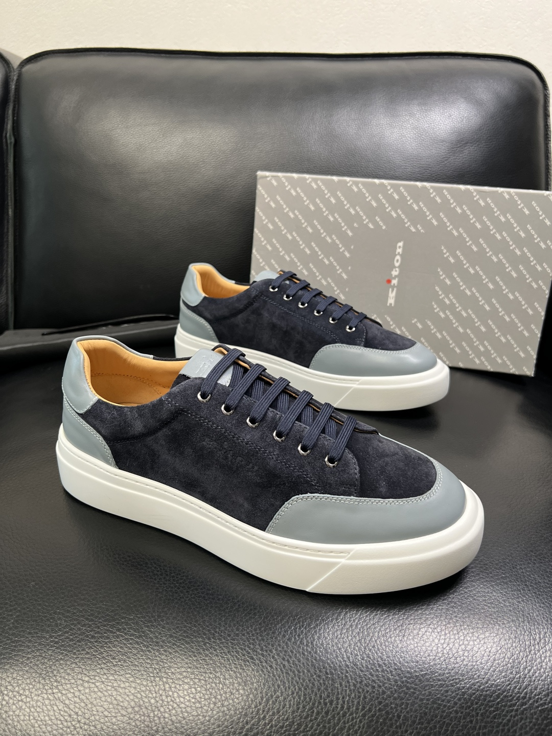 kiton 高品质 顶级工艺品，霍根 专柜同步，原厂配置意大利进口牛皮面料，进口牛皮内里垫，透气舒适，鞋