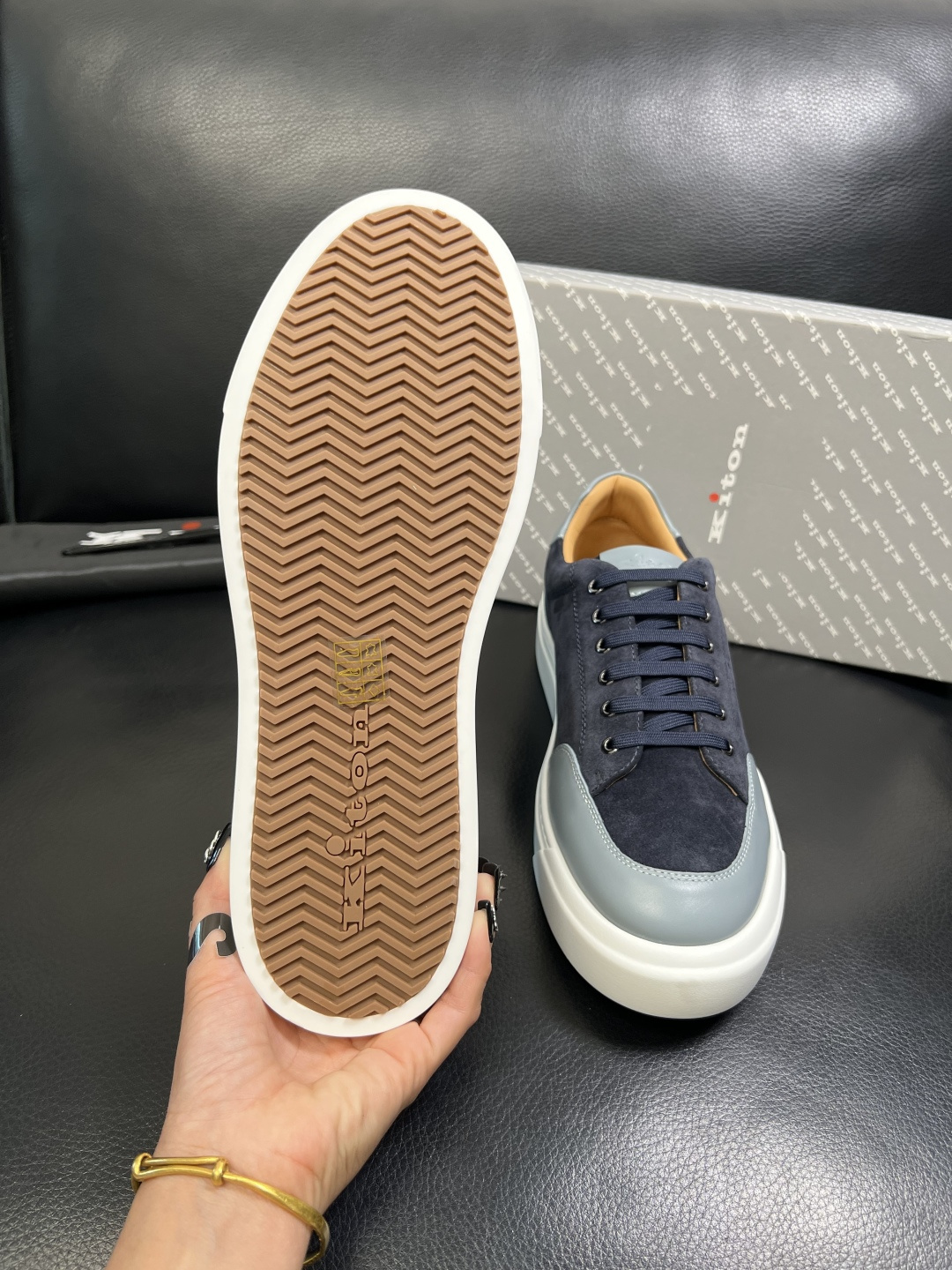 kiton 高品质 顶级工艺品，霍根 专柜同步，原厂配置意大利进口牛皮面料，进口牛皮内里垫，透气舒适，鞋