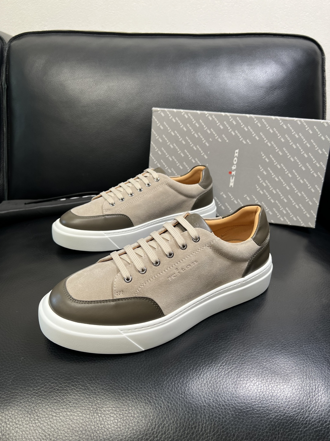 kiton 高品质 顶级工艺品，霍根 专柜同步，原厂配置意大利进口牛皮面料，进口牛皮内里垫，透气舒适，鞋