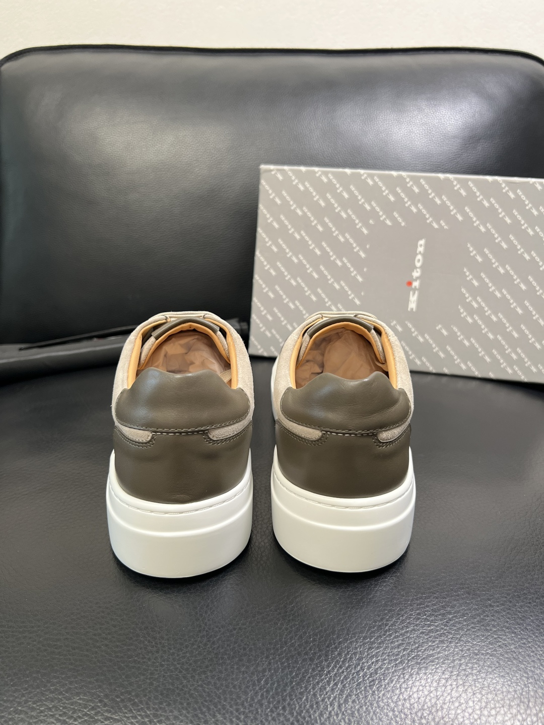 kiton 高品质 顶级工艺品，霍根 专柜同步，原厂配置意大利进口牛皮面料，进口牛皮内里垫，透气舒适，鞋