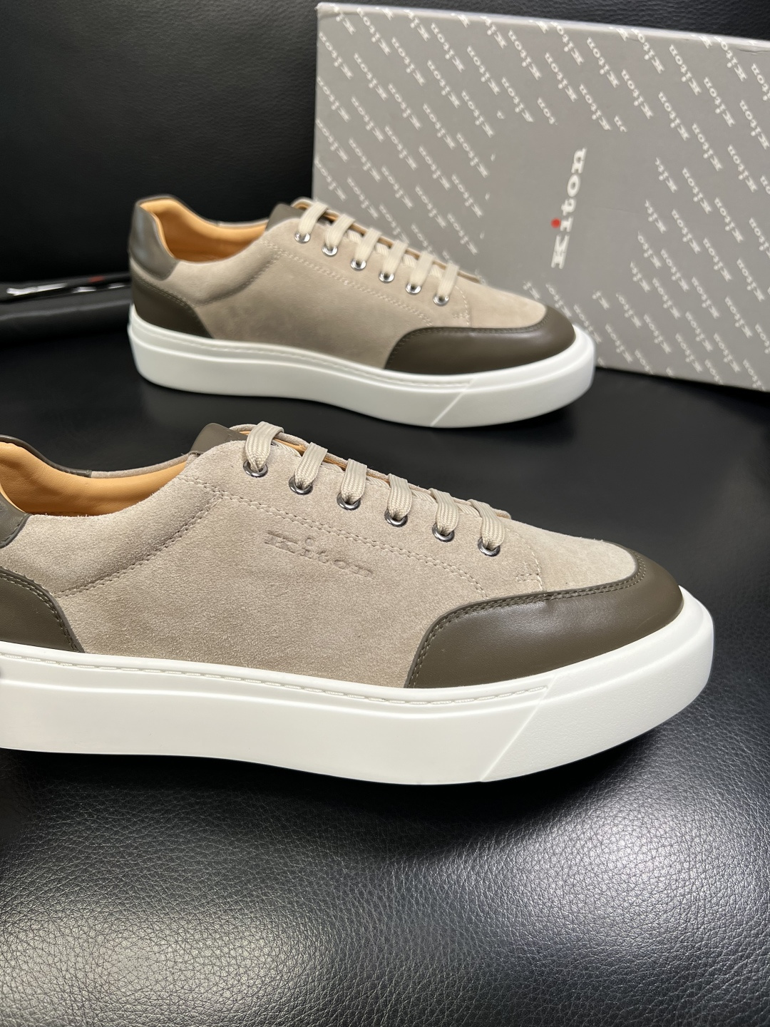 kiton 高品质 顶级工艺品，霍根 专柜同步，原厂配置意大利进口牛皮面料，进口牛皮内里垫，透气舒适，鞋