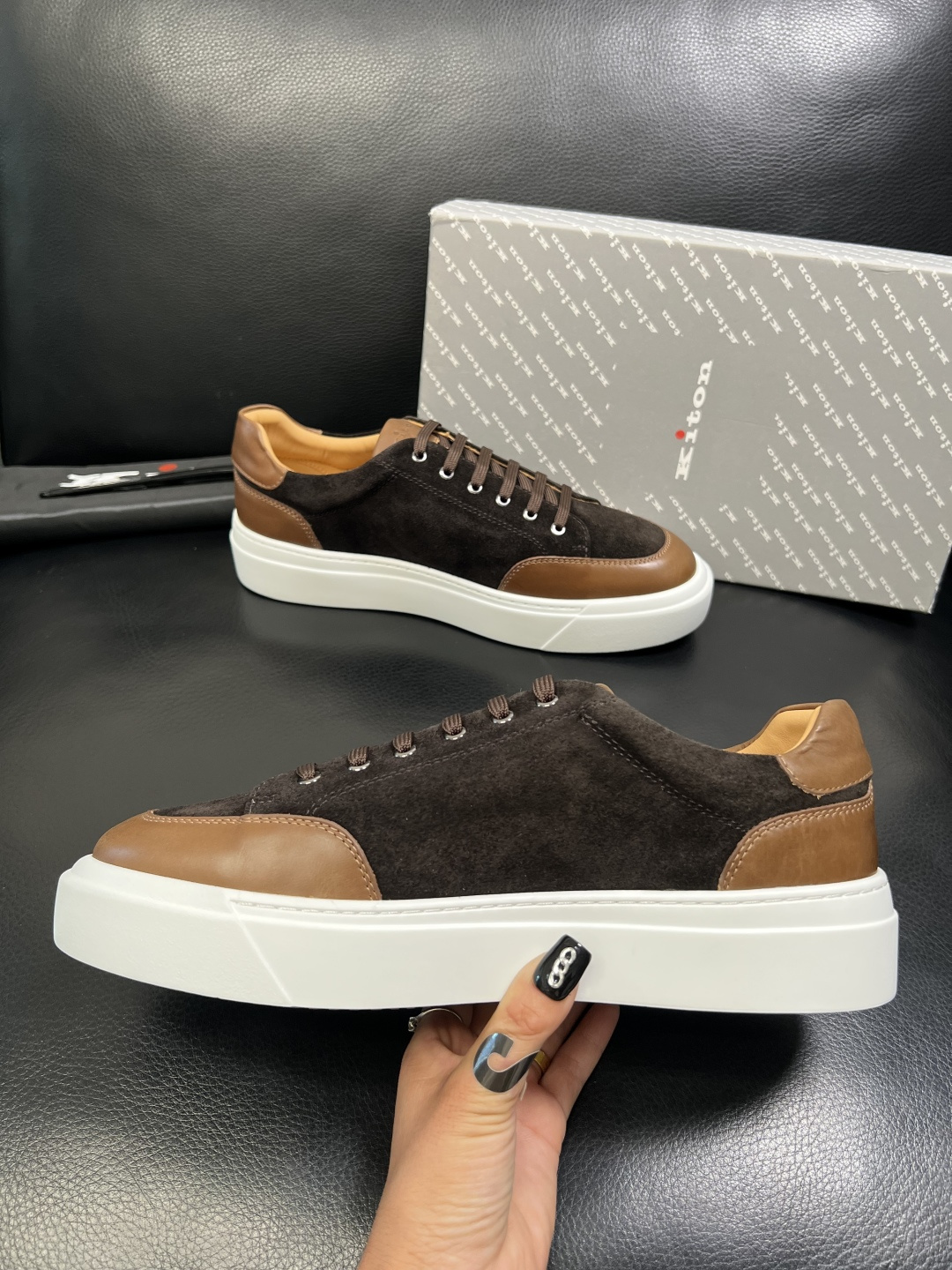 kiton 高品质 顶级工艺品，霍根 专柜同步，原厂配置意大利进口牛皮面料，进口牛皮内里垫，透气舒适，鞋