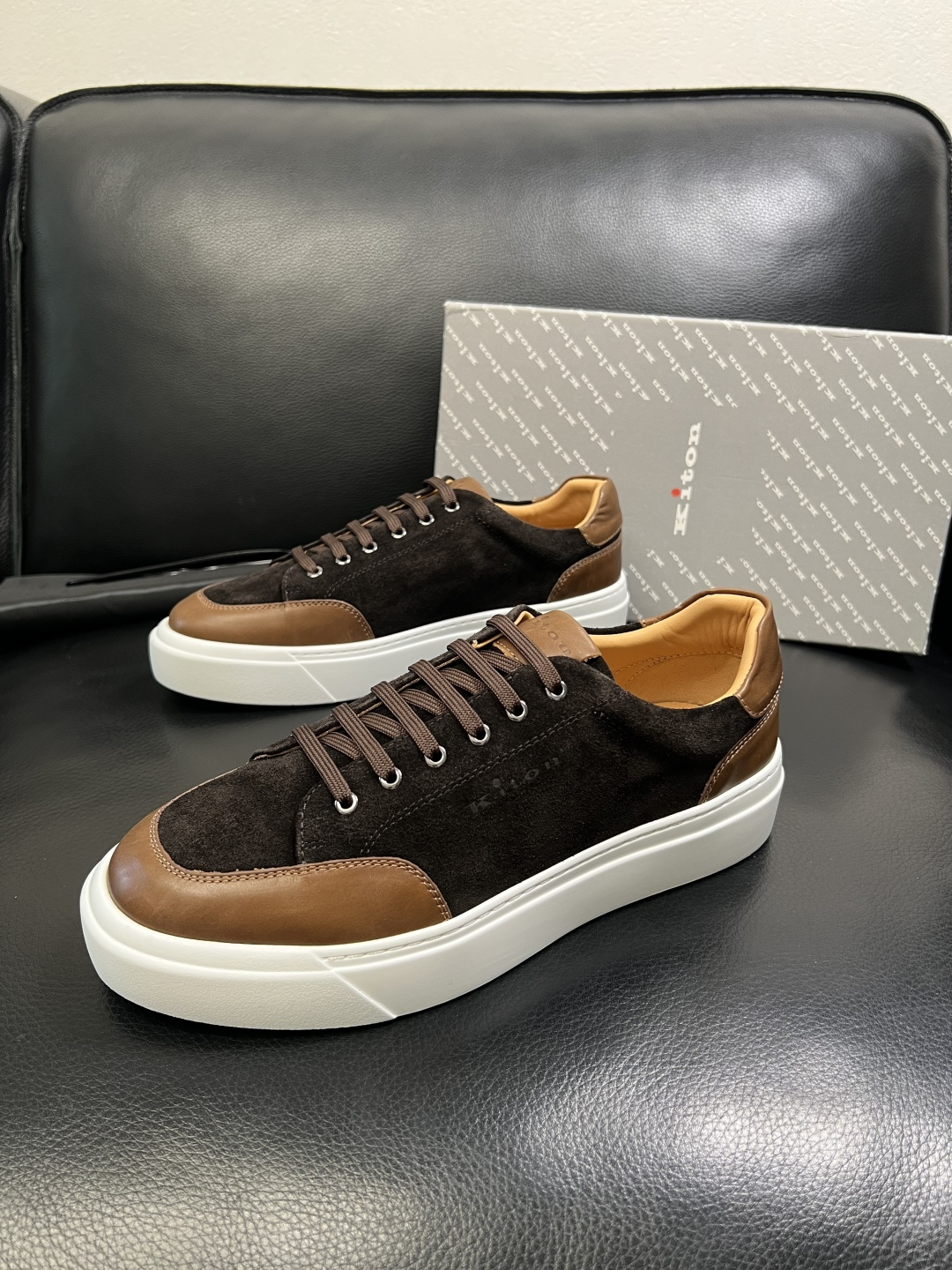 kiton 高品质 顶级工艺品，霍根 专柜同步，原厂配置意大利进口牛皮面料，进口牛皮内里垫，透气舒适，鞋