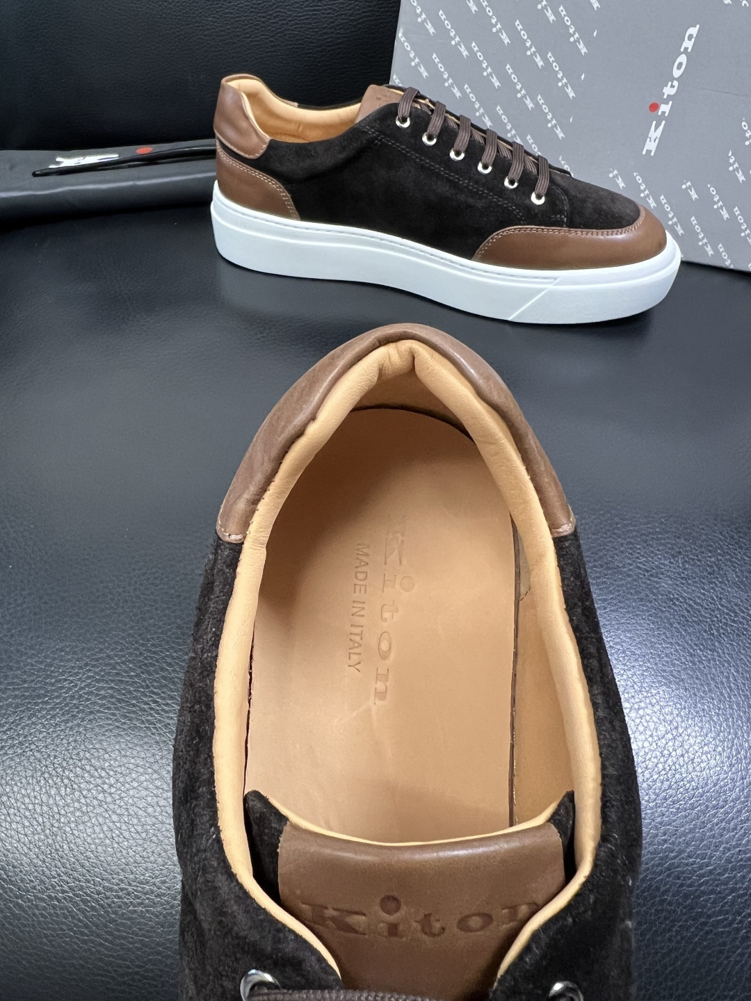 kiton 高品质 顶级工艺品，霍根 专柜同步，原厂配置意大利进口牛皮面料，进口牛皮内里垫，透气舒适，鞋