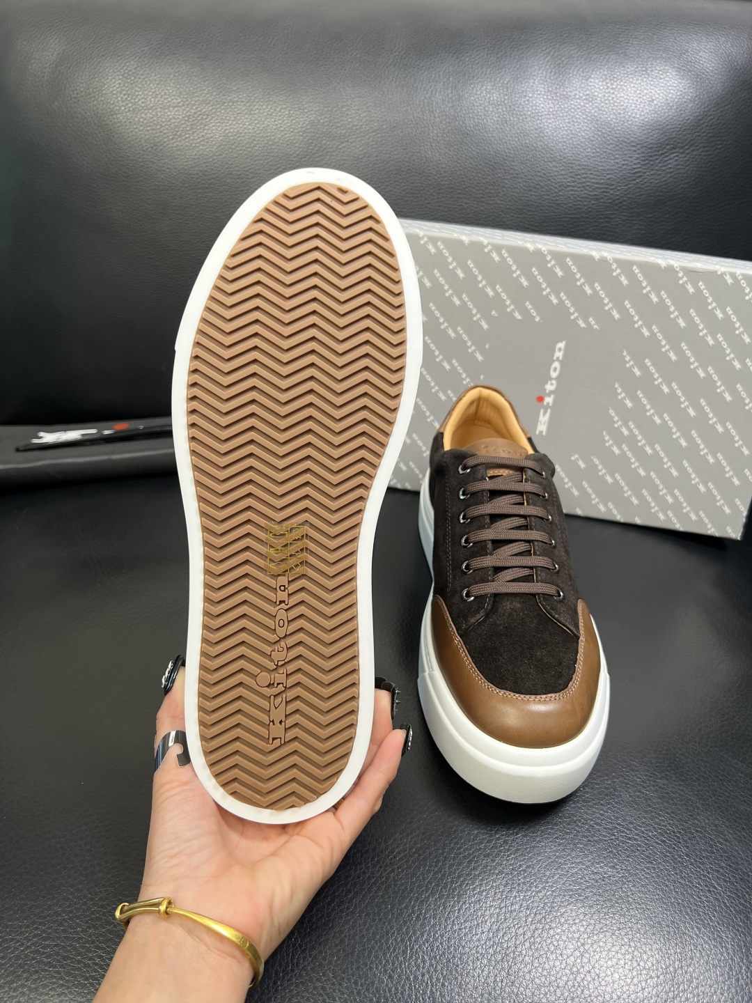 kiton 高品质 顶级工艺品，霍根 专柜同步，原厂配置意大利进口牛皮面料，进口牛皮内里垫，透气舒适，鞋