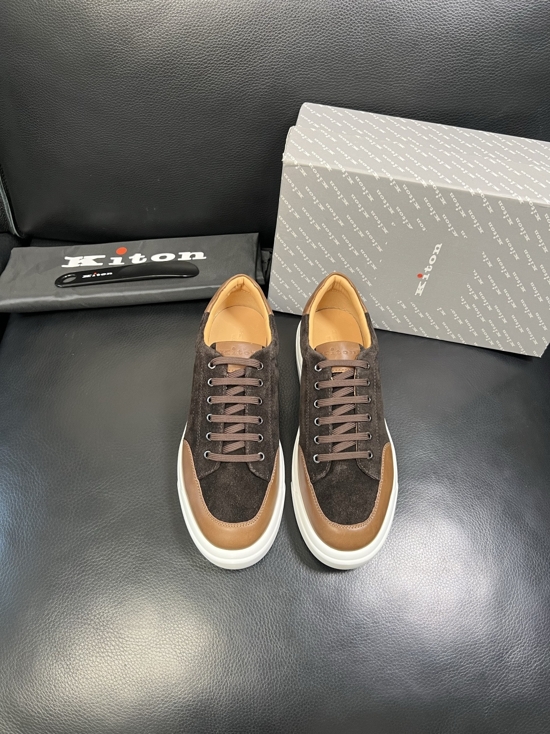 kiton 高品质 顶级工艺品，霍根 专柜同步，原厂配置意大利进口牛皮面料，进口牛皮内里垫，透气舒适，鞋