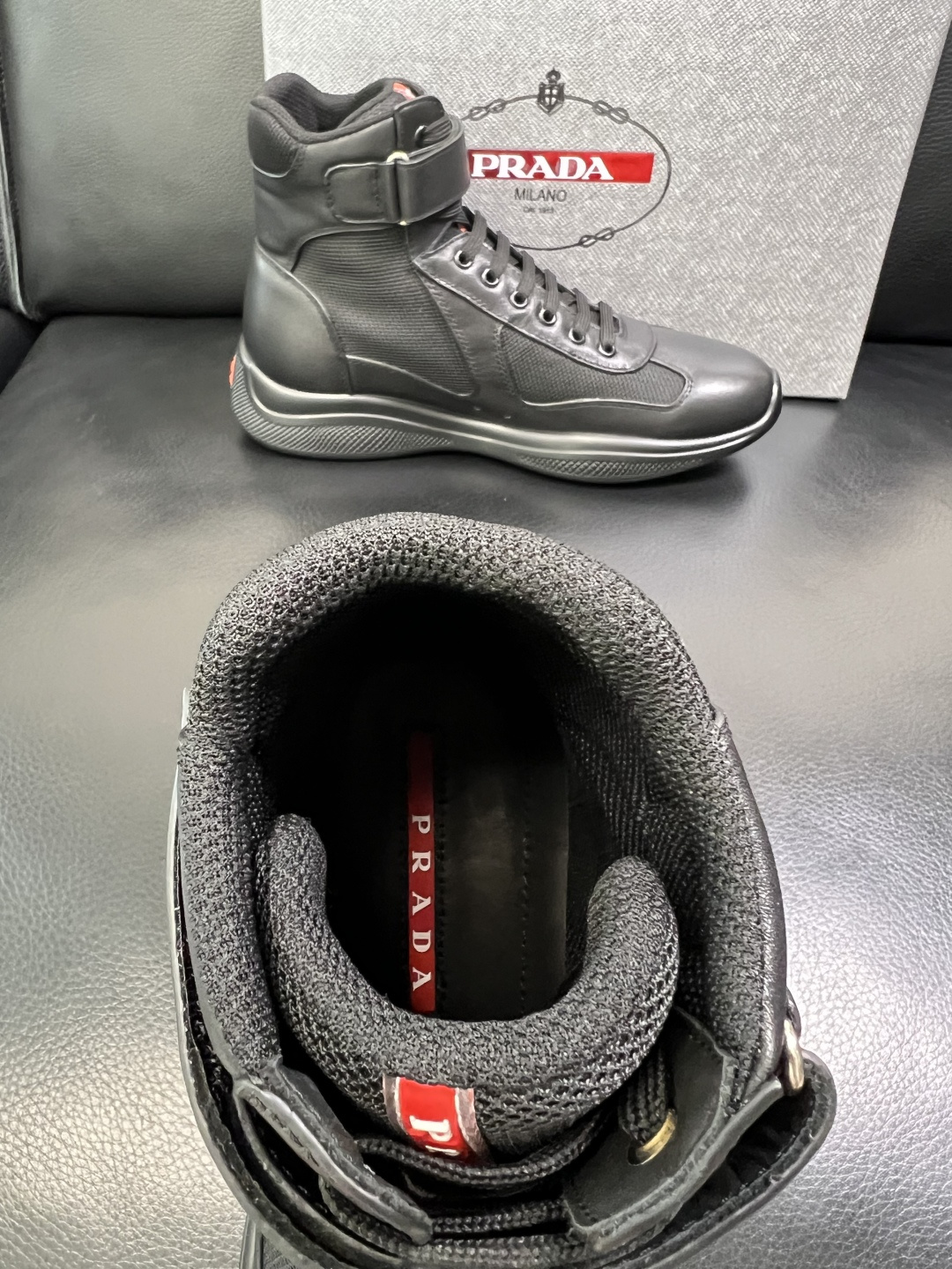 Prada 顶级工艺品，普拉达 专柜同步，靴子高帮原厂配置意大利进口牛皮拼布面料，进口牛皮内里垫，透气舒