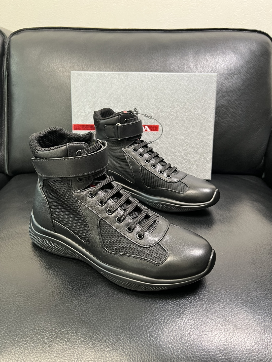 Prada 顶级工艺品，普拉达 专柜同步，靴子高帮原厂配置意大利进口牛皮拼布面料，进口牛皮内里垫，透气舒