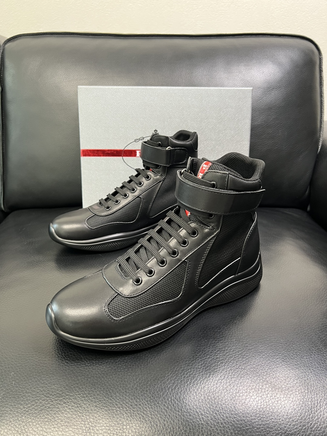 Prada 顶级工艺品，普拉达 专柜同步，靴子高帮原厂配置意大利进口牛皮拼布面料，进口牛皮内里垫，透气舒